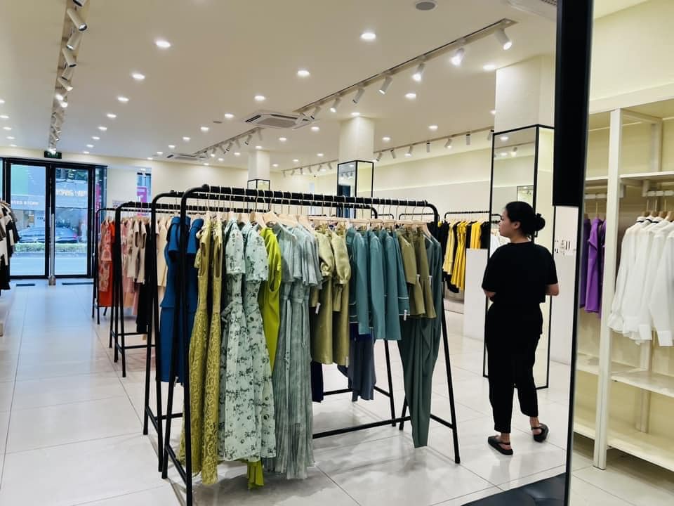 Chính Chủ Bán Nhà Mặt Phố Nam Đồng, Lô Góc Kinh Doanh Sầm Uất 70m2, MT 4,5m, Vỉa Hè, 25 Tỷ Hiếm Có Căn Thứ 2 LH