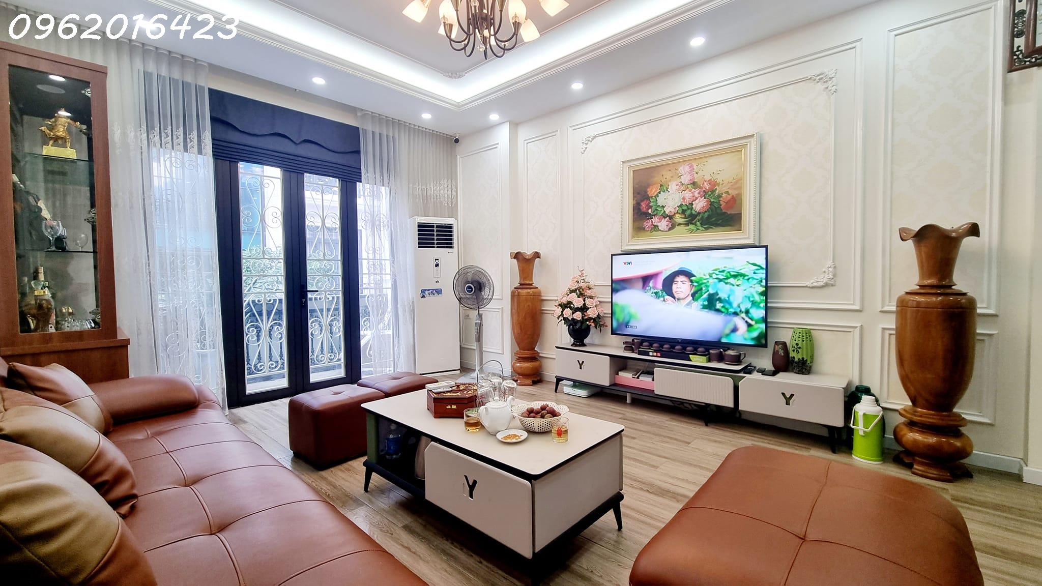 Bán Nhà 106 Hoàng Quốc Việt Cầu Giấy 11.8tỷ 57m Gara Oto Vỉa Hè Thang Máy Kinh Doanh