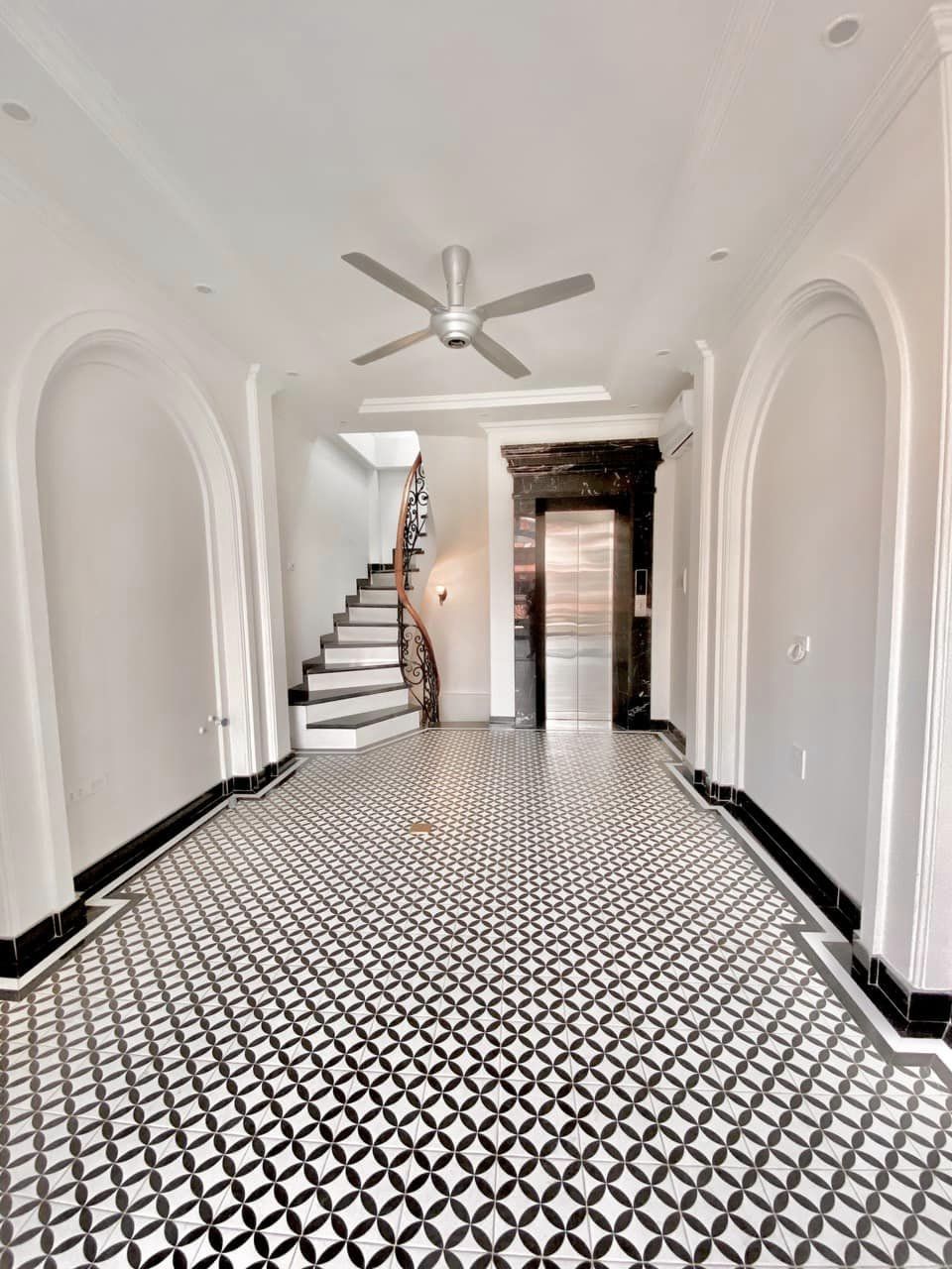 Bán nhà Mặt Phố phố cổ khu VIP Hàng Gà chỉ 36.5 tỷ, 42m2 Thiết kế Hiện Đại