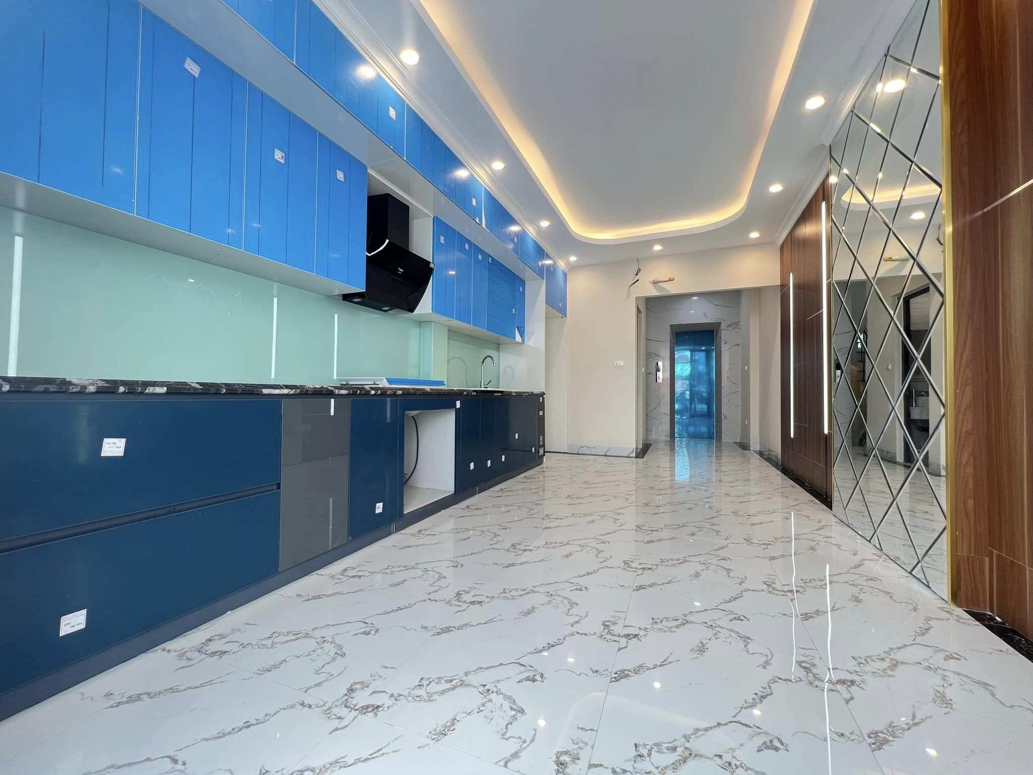 Bán ngôi nhà 56m2 Mặt phố Nghi Tàm, Tây Hồ Gara Ô tô tránh Kinh doanh đắc địa 7.1 Tỷ