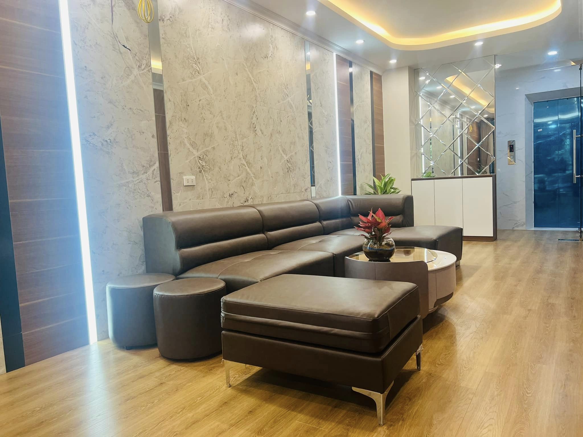 Bán nhà 75m2 phố An Dương, Tây Hồ Thang máy Nhập khẩu Ô tô đỗ cổng 9.4 Tỷ