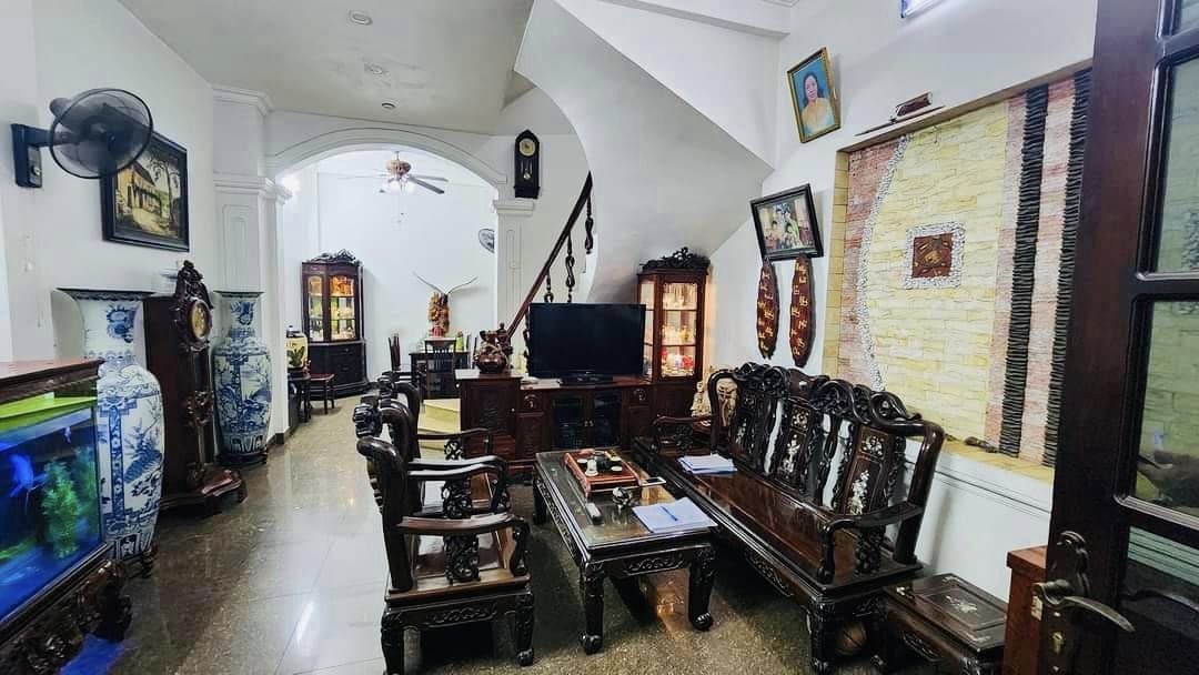 Lại ngõ 87 Lê Thanh Nghị, 44m, gần phố, trung tâm Hai Bà, mặt tiền rộng.