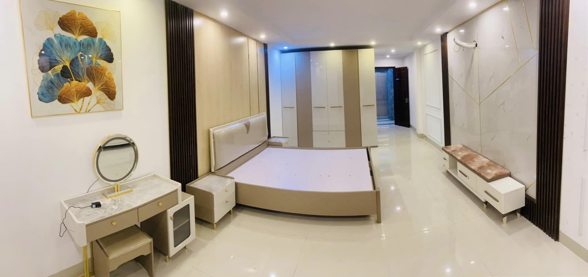 Bán căn nhà 56m2 phố Âu Cơ, Tây Hồ Ô tô đỗ cổng Thang máy 10m Ô tô tránh 9.3 Tỷ