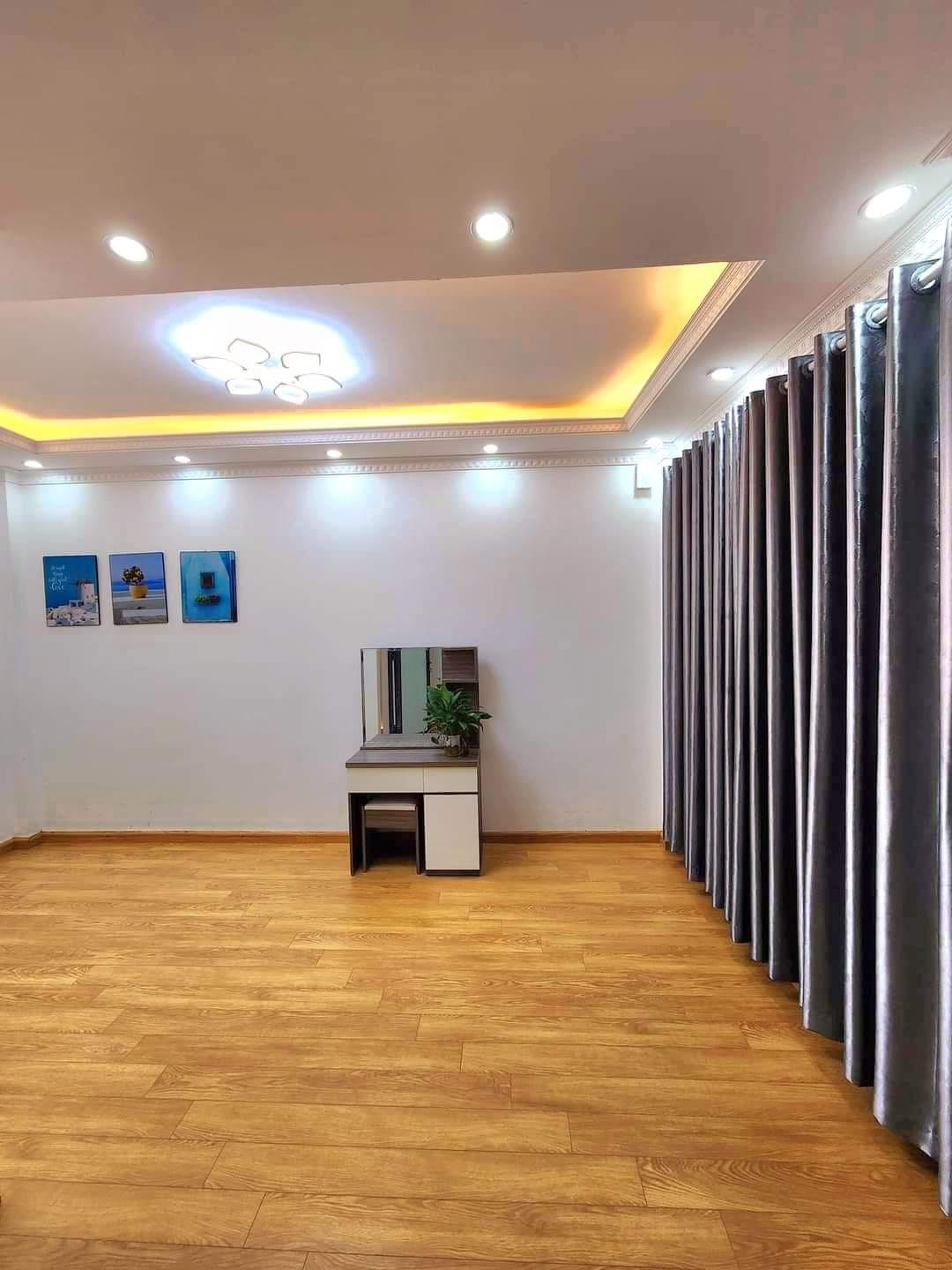 Bán căn nhà 86m2 phố Tứ Liên, Tây Hồ 13 phòng ngủ Dân xây 2 Ô tô tránh 15m 7.2 Tỷ