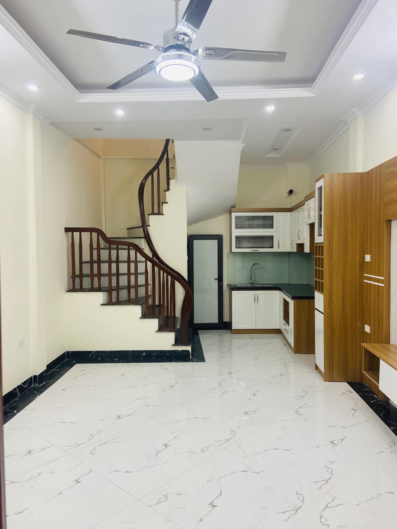 Bán căn nhà 45m2 phố Âu Cơ, Tây Hồ Dân xây 5 ngủ 10m 2 Ô tô tránh 4.5 Tỷ