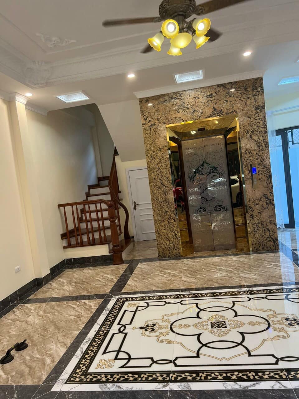 Bán ngôi nhà 56m2 phố Nghi Tàm, Tây Hồ Ngõ Ô tô thông Thang máu Nhập khẩu Kinh doanh đỉnh cao 12.2 Tỷ