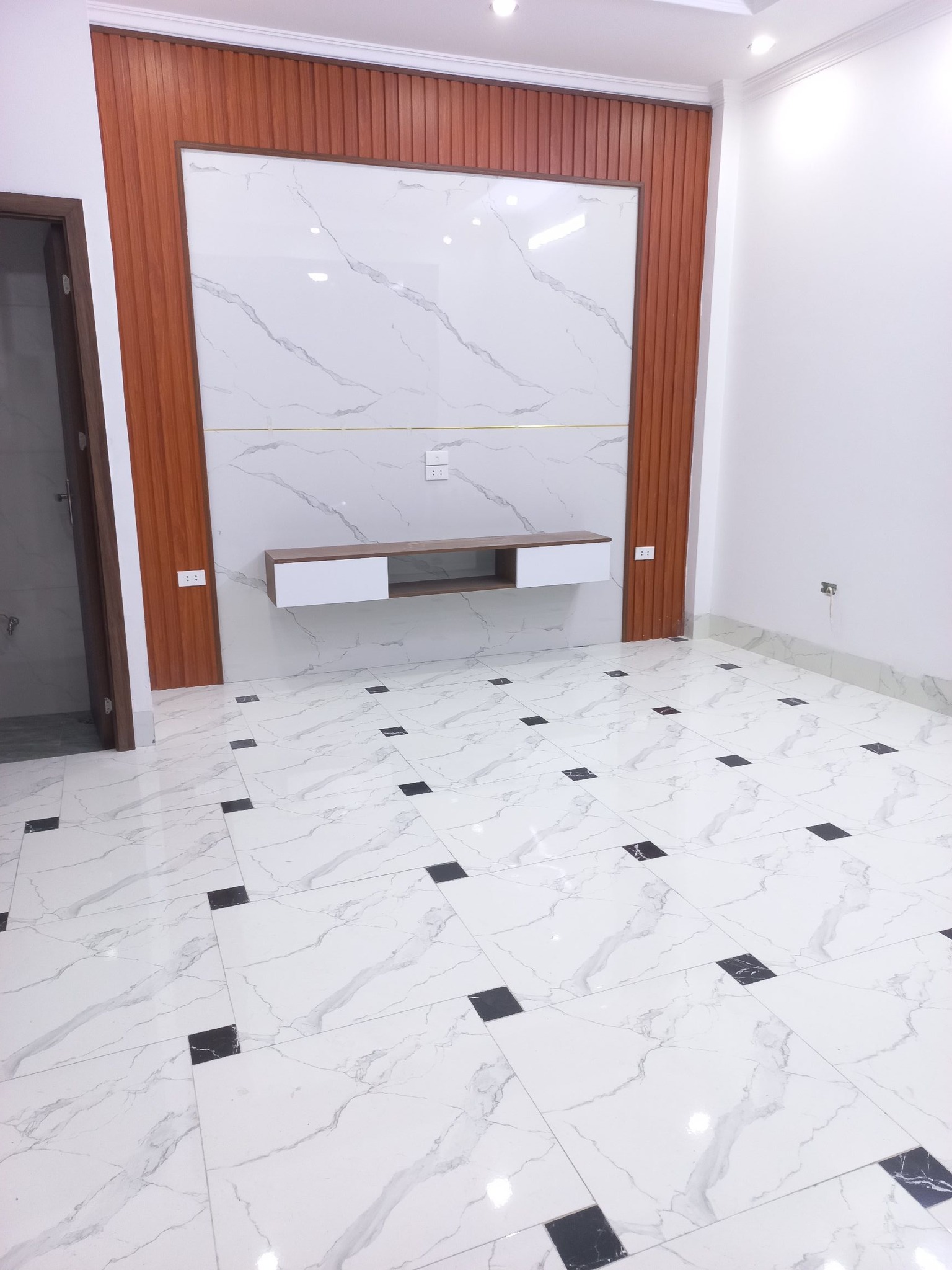 Bán nhà phố Hồng Mai, xây mới gần phố, giá 3.85 tỷ