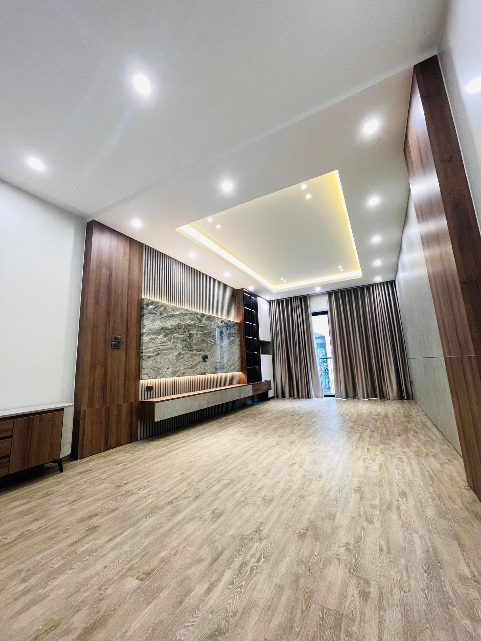 Bán nhà 76m2 Ngõ 34 Âu Cơ, Tây Hồ 5 ngủ 10m Ô tô tránh Giá đầu tư 6.4 Tỷ