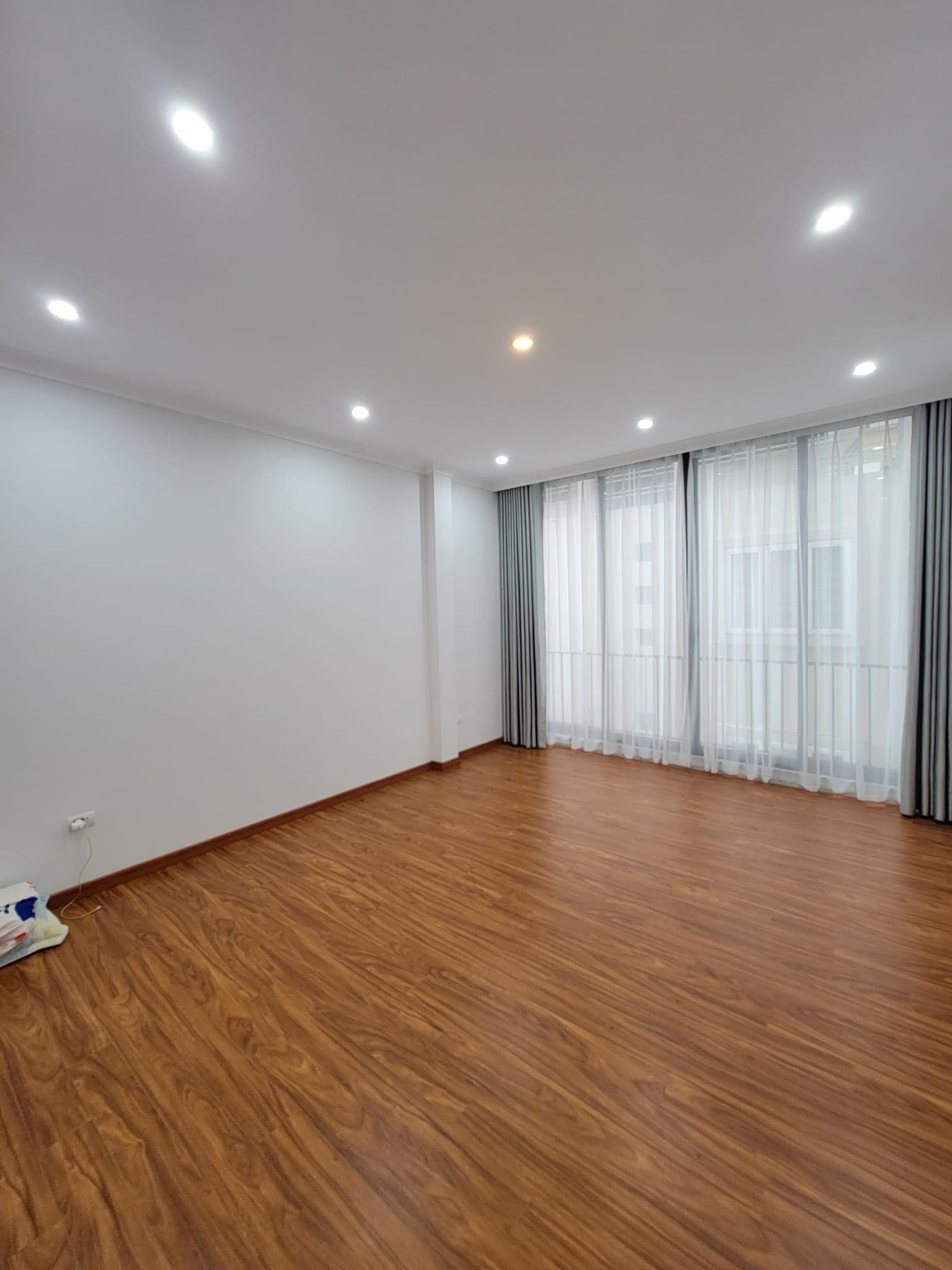 Bán Nhà Mới Đẹp Cầu Giấy, 61m2x 6T, Phân Lô, Gara, Vỉa Hè Thang Máy, Vỉa hè, Kinh Doanh