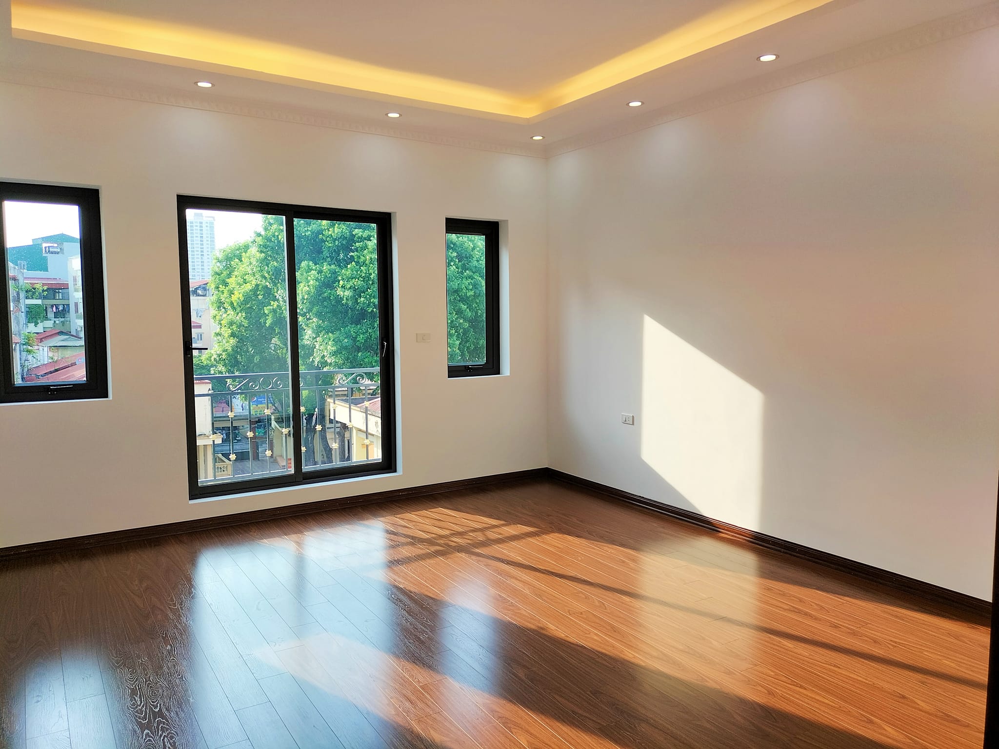 BÁN NHÀ GIỮA TRUNG TÂM CẦU GIẤY 45M x 7Tx 5M MẶT TIỀN x 12,4 TỶ NHÀ MỚI ĐẸP GA RA Ô TÔ THANG MÁY GẦN PHỐ NGÕ THÔNG THẲNG TẮP Ô TÔ QUA NHÀ KINH DOANH ĐỈNH.