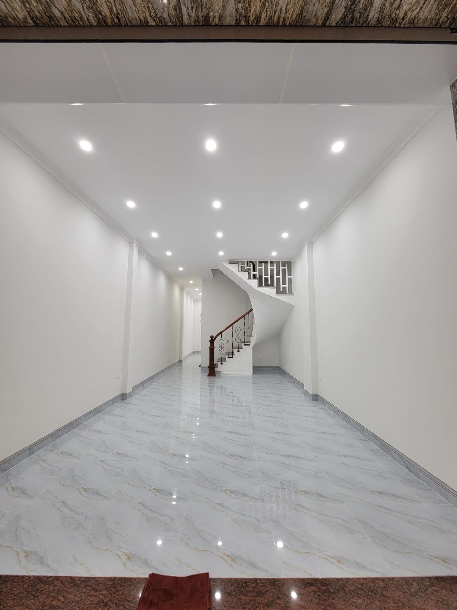 Nhà đẹp phố Đặng Thuỳ Trâm, Quận Cầu Giấy KD, thang máy, ô tô tránh 68m, 16,8 tỷ.