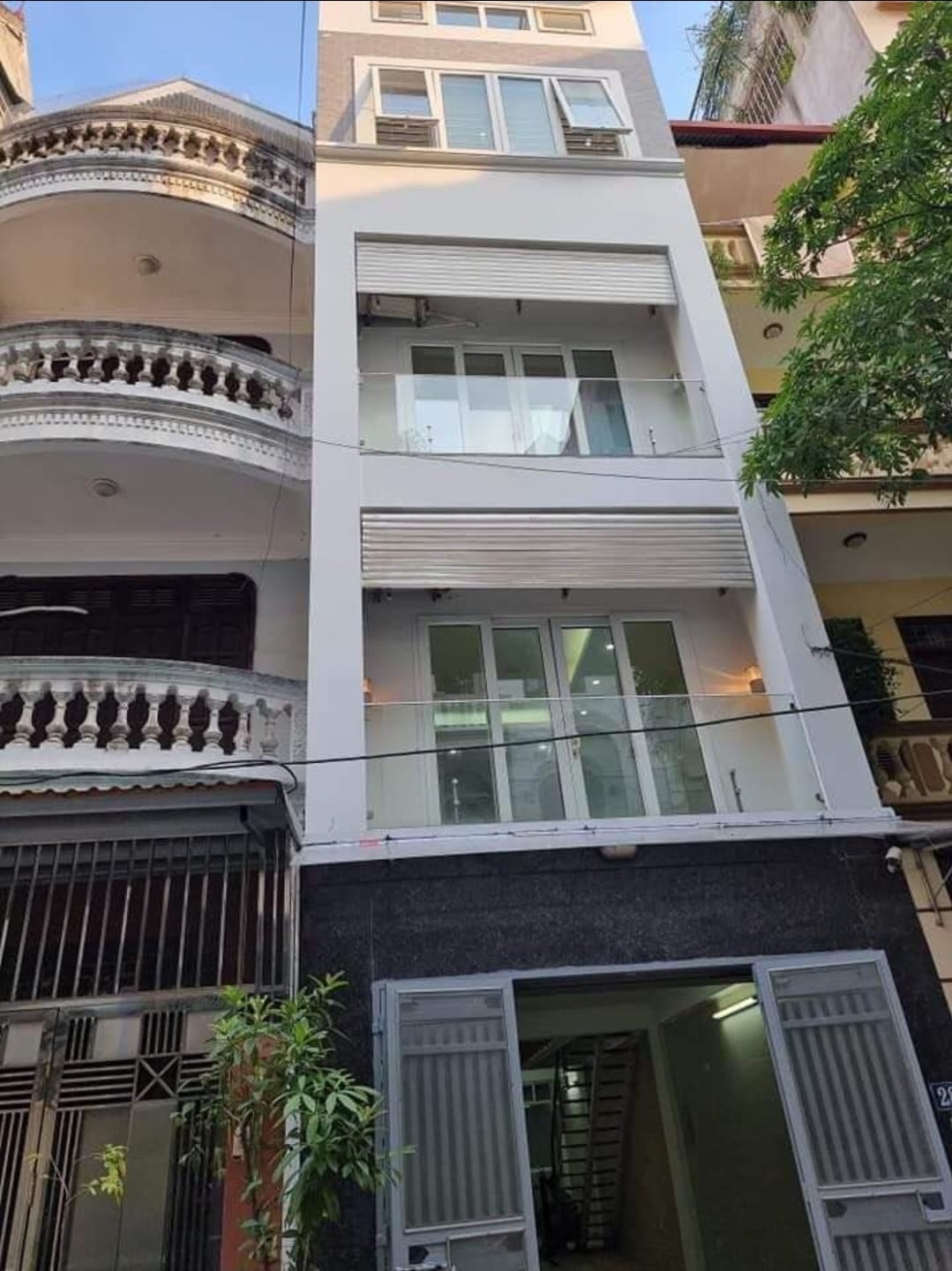 BÁN NHÀ PHÙNG CHÍ KIÊN CẦU GIẤY 60M x 5Tx 4M MẶT TIỀN x 15,5 TỶ ĐẸP LONG LANH Ô TÔ ĐỖ CỬA LÀM VĂN PHÒNG HOẶC KINH DOANH ĐỀU ĐẸP