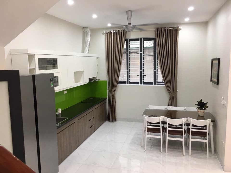 Cần cho thuê nhà riêng tại Ngọc Thụy, nhà để được 2 xe ô tô.