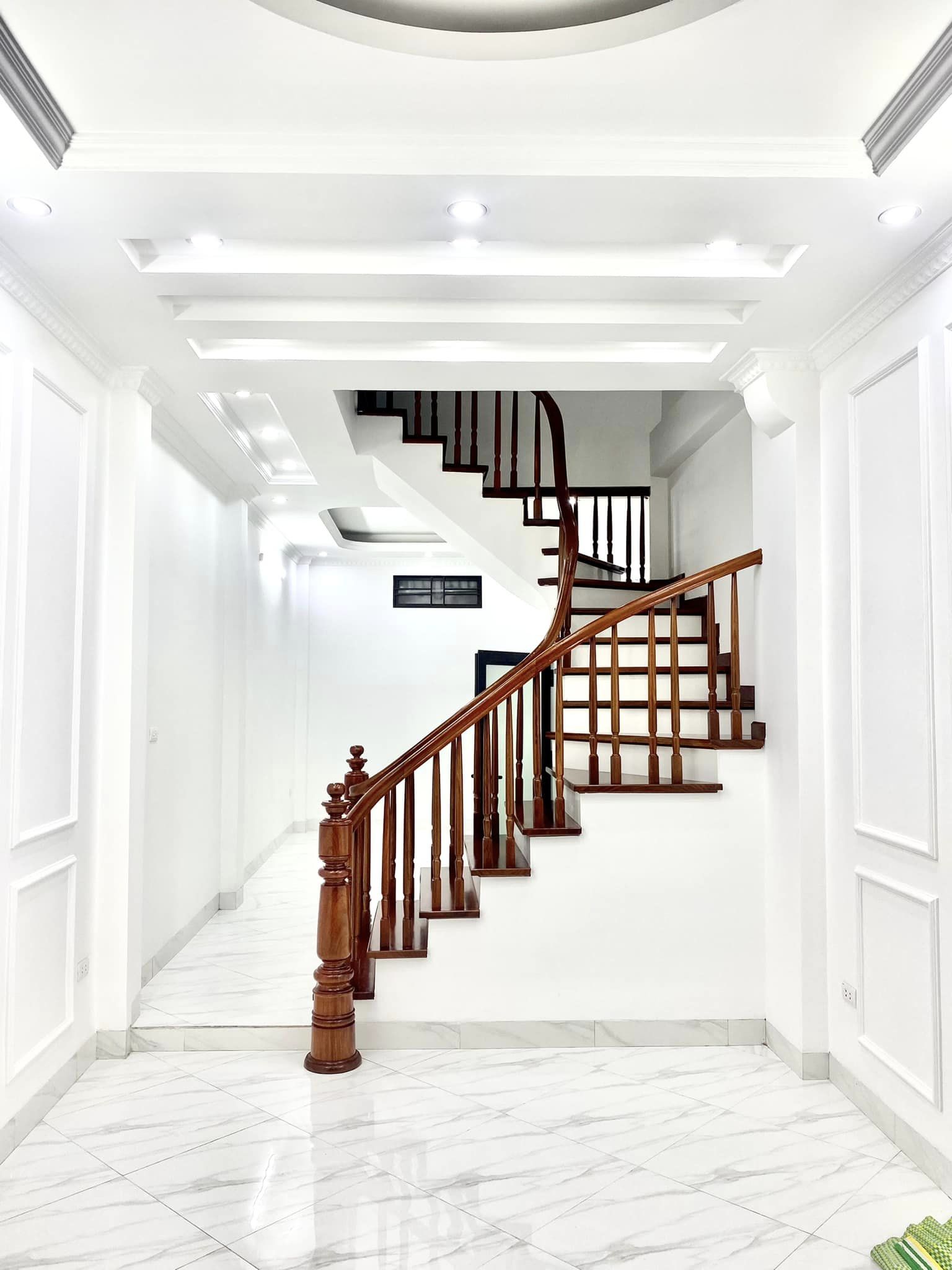 BÁN NHÀ 5 TẦNG ĐÊ LA THÀNH ĐỐNG ĐA, NGÕ THÔNG KHÂM THIÊN, NHÀ ĐẸP Ở NGAY.