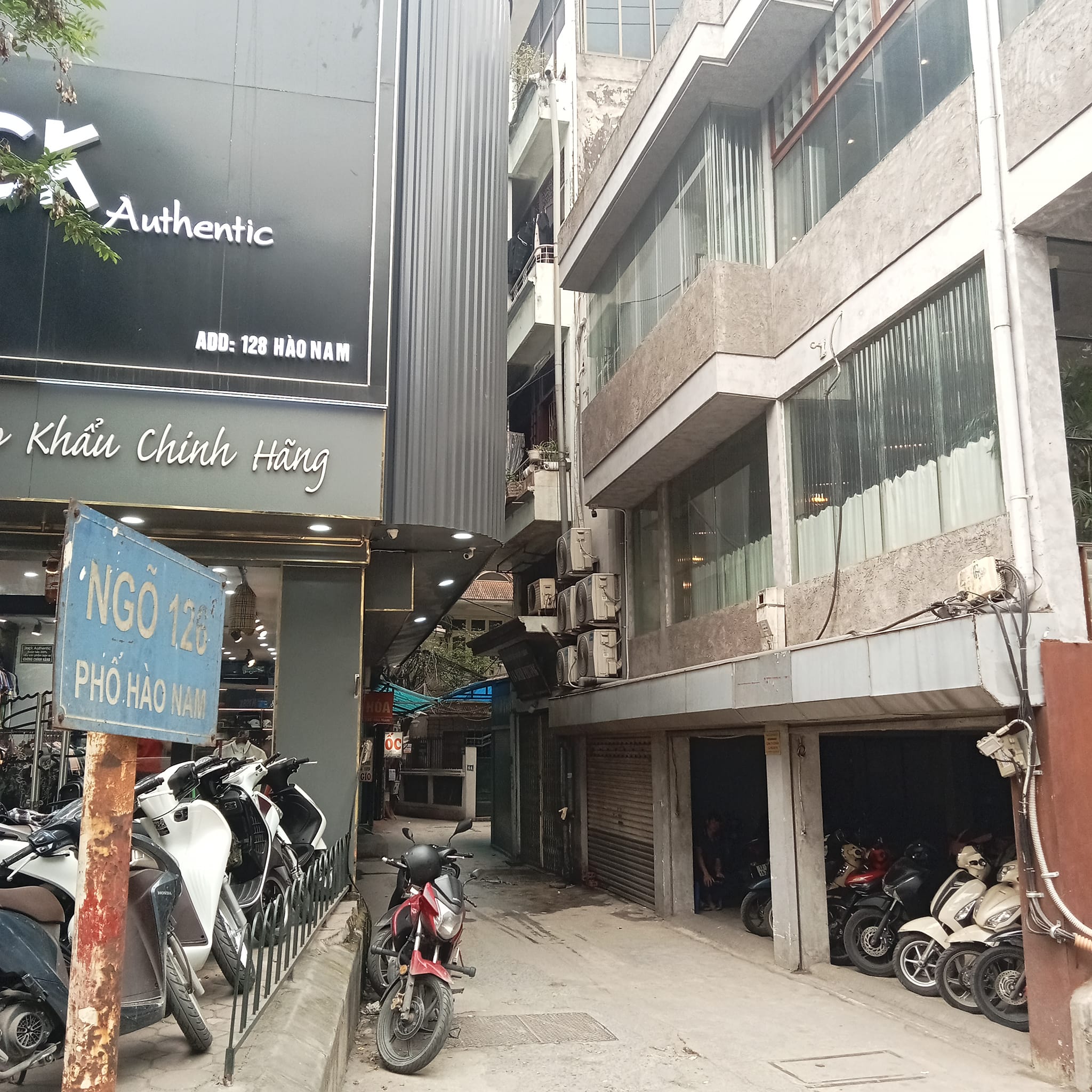 Nhà bán ngõ 152 Hào Nam, lô góc, sát phố, 4 tầng ở luôn.