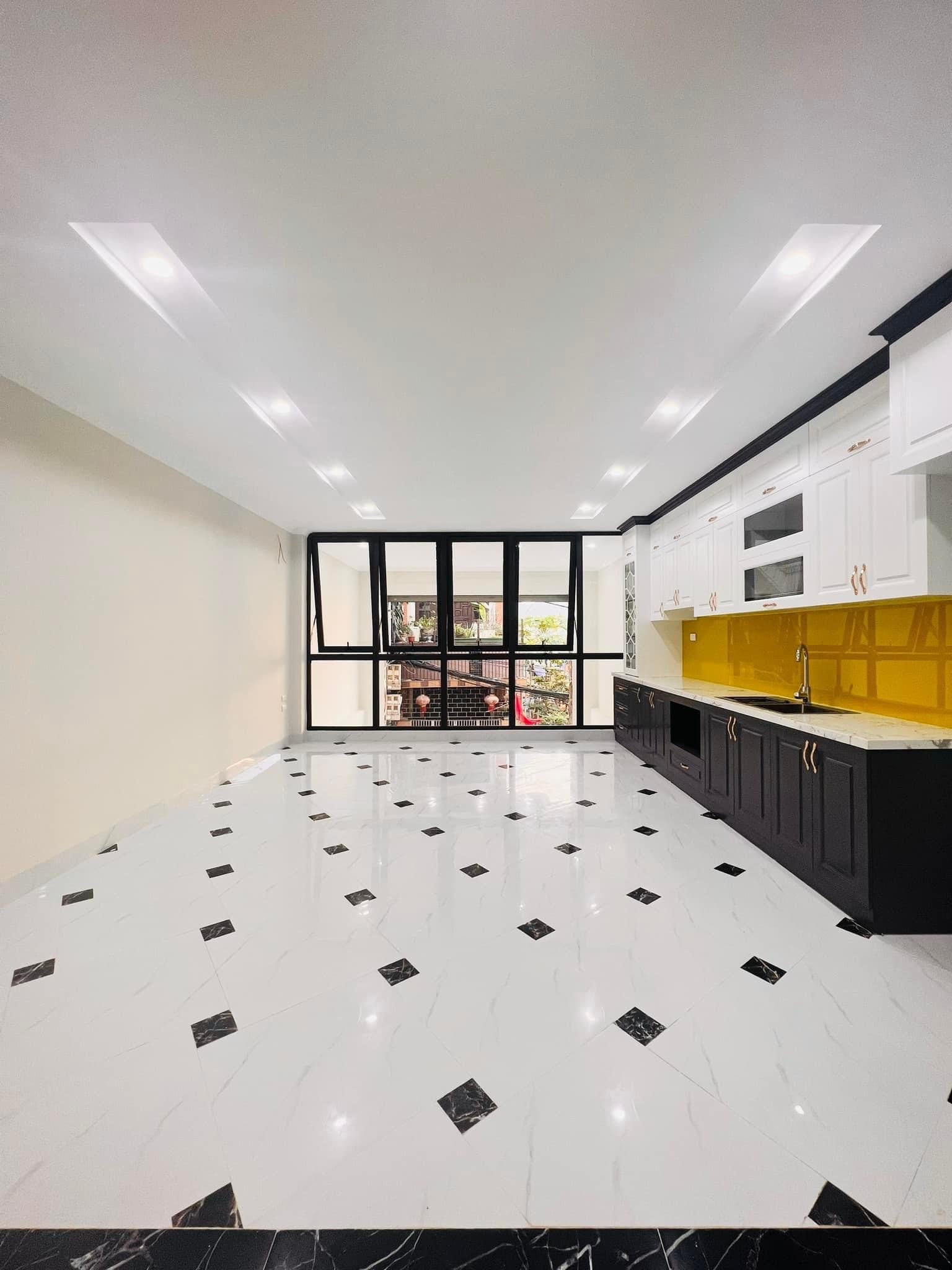 Ngõ 99 Định Công Hạ, ô tô, kinh doanh, 6 tầng, giá cực tốt.