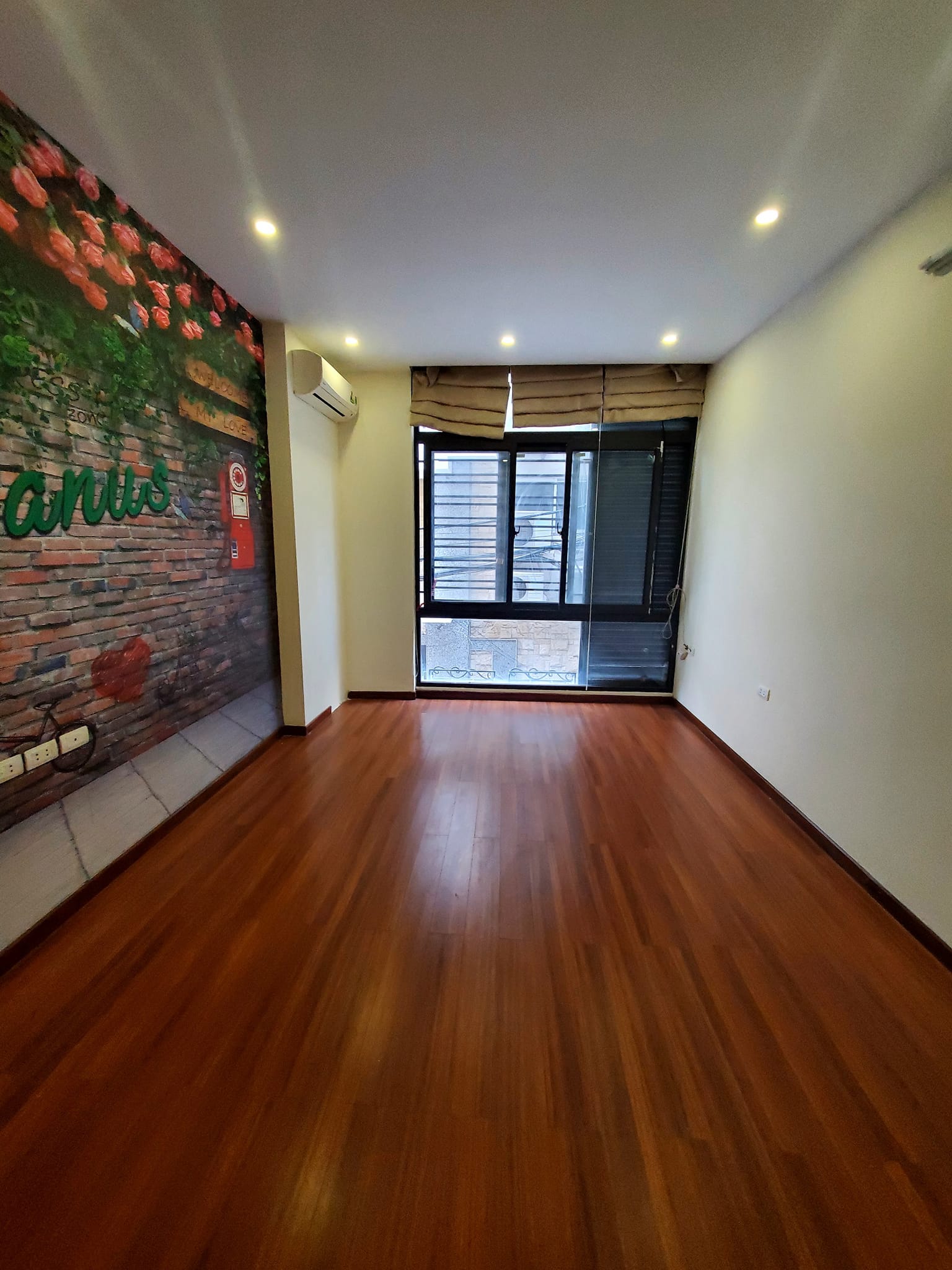 Cần bán nhà Thái Hà, 37m2 x 4 tầng, gara ô tô , kinh doanh, sổ đỏ, giao dịch nhanh