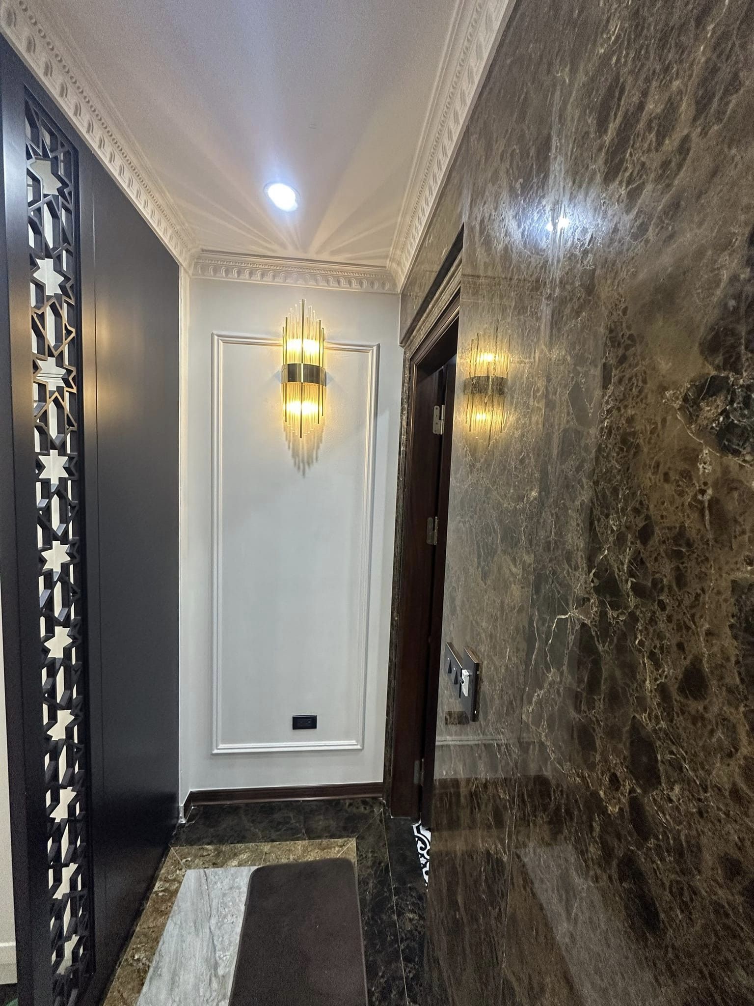 Bán căn nhà 156m2 Mặt phố Nghi Tàm, Tây Hồ 2 Ô tô tránh Thang máy Kinh doanh vô đối 25.4 Tỷ