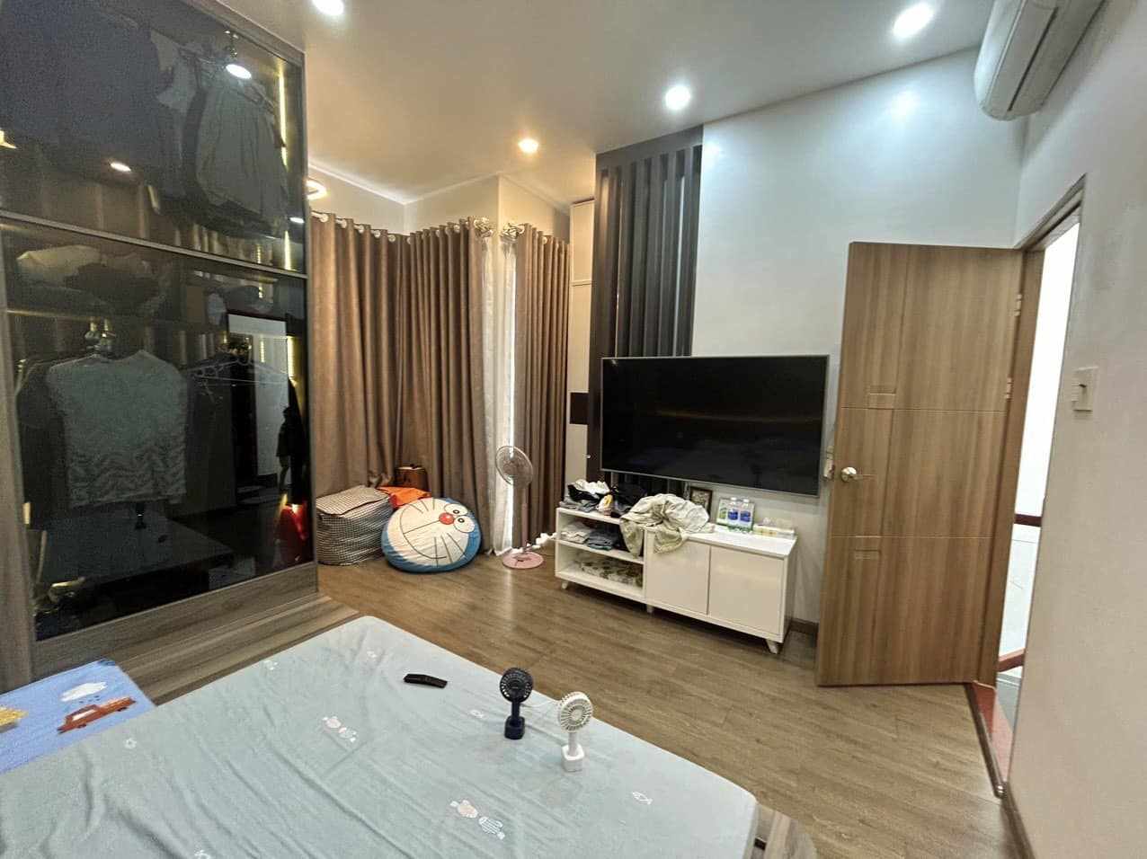 Thạch Lam Tân Phú, 3 Tầng, Hơn 100m2, Ngang bề Thế 6m, Xe Hơi Tận Nhà, Cần Bán Gấp