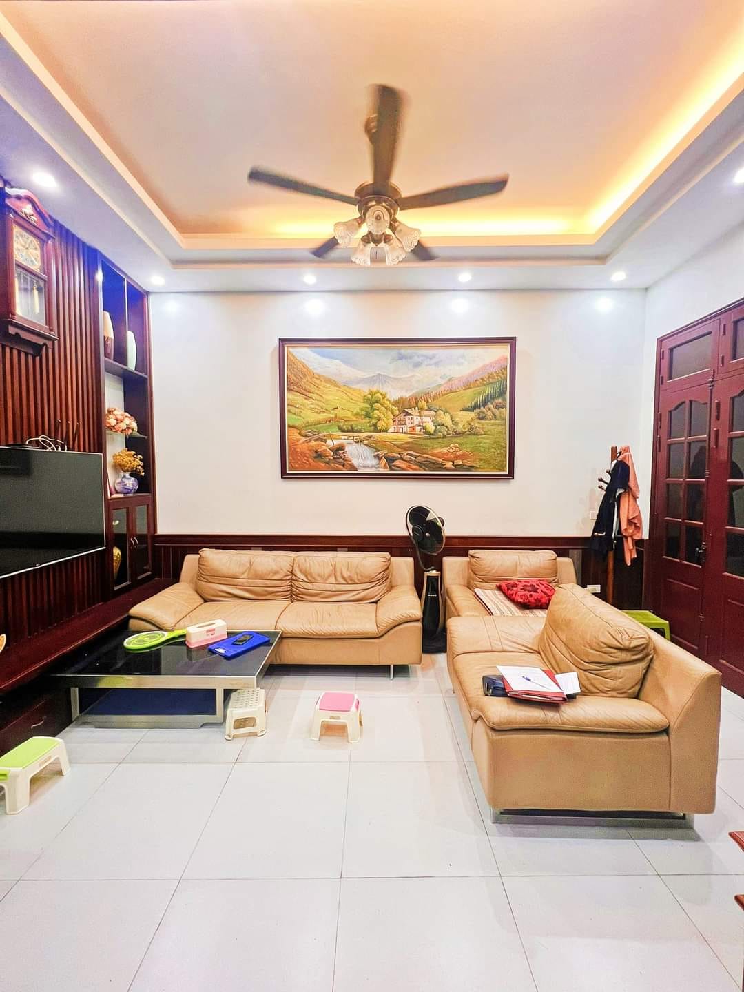 BÁN NHÀ 5 TẦNG HUỲNH THÚC KHÁNG ĐỐNG ĐA, MẶT NGÕ Ô TÔ THÔNG, VỈA HÈ, KINH DOANH CỰC TỐT.