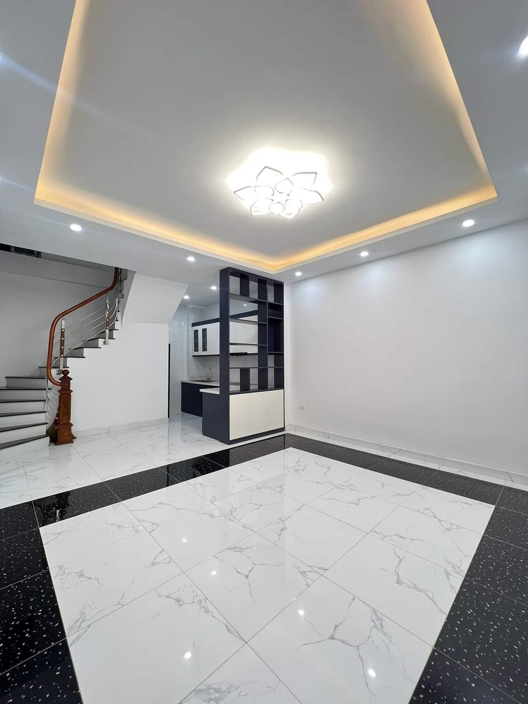 Bán nhà ngõ 120 Kim Giang, ngõ nông, rộng, ở luôn, giá cực tốt.