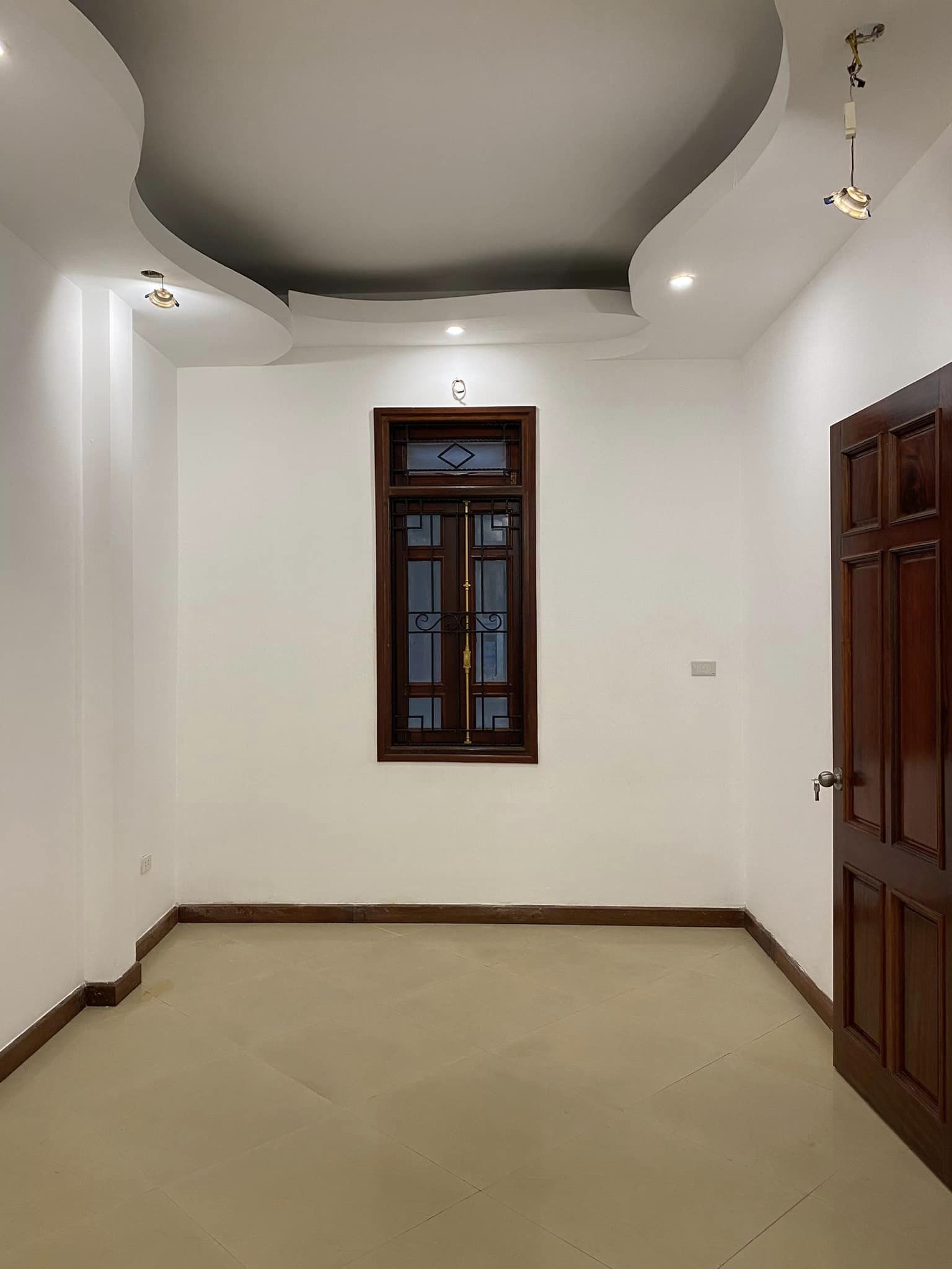 Bán nhà ngõ 1194 Láng 60m x 5 tầng MT5m giá 7.5 tỷ lô góc