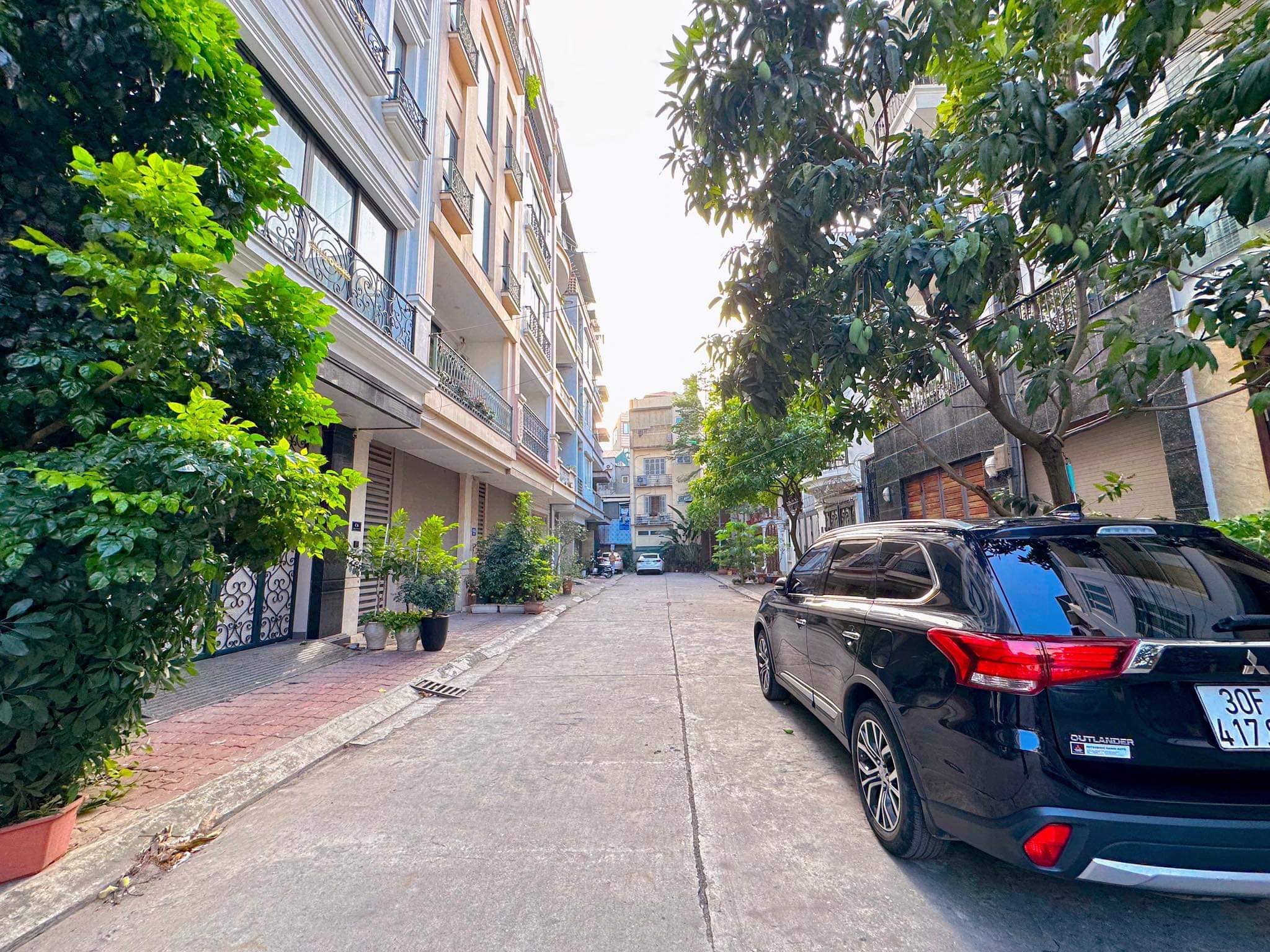 Bán nhà phố Văn Cao,lô góc, thang máy, kinh doanh,100m2 x 6 Tầng, vỉa hè, giá 22 tỷ