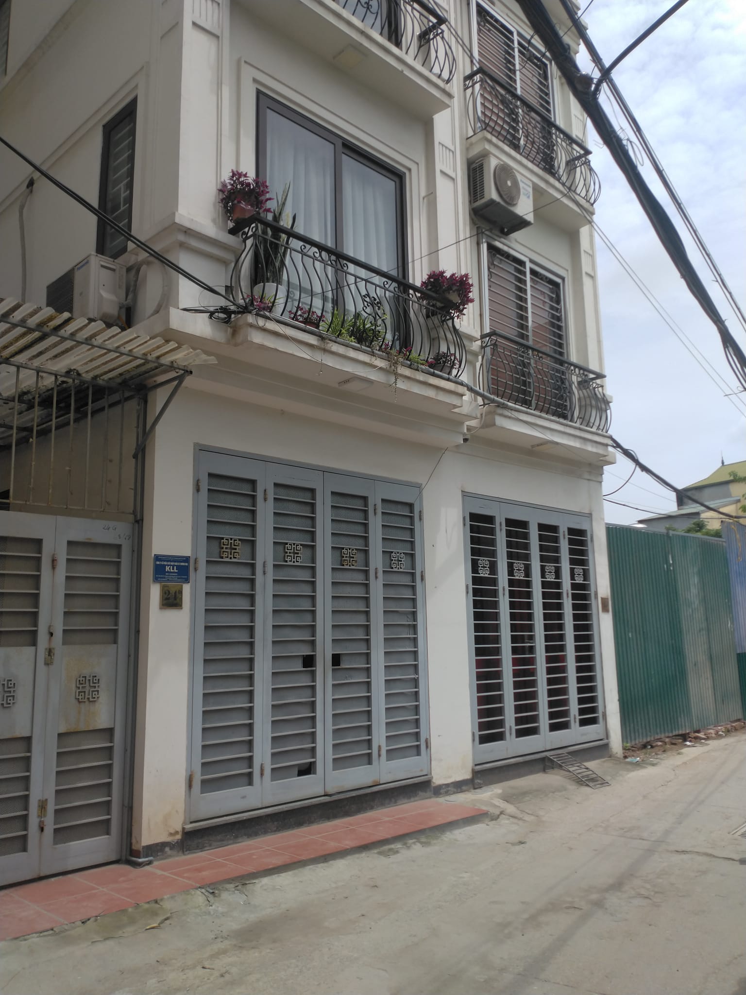 Nhà Đẹp Trung Tâm Long Biên Tiện Ich Đa Dạng 31m2, 5 tầng, 3,2m mặt tiền, giá 3,6 tỷ