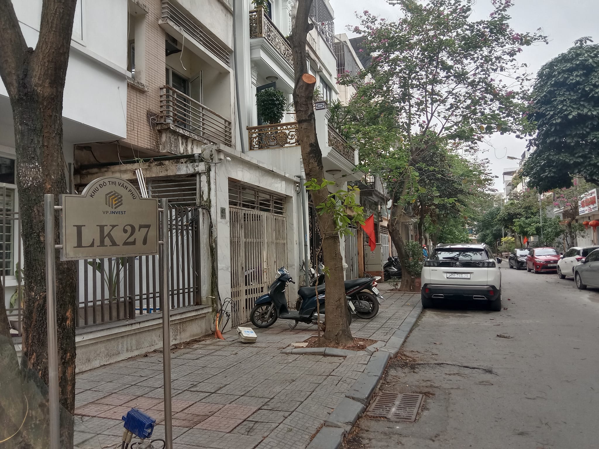 Bán Khẩn Cấp Liền Kề Văn Phú Hà Đông 90m giá chỉ 12 tỷ....vỉa hè 3 Ô tô tránh