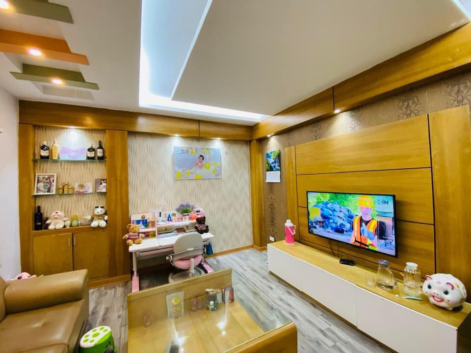 BÁN NHÀ ĐỐNG ĐA, NHÀ ĐẸP 5 TẦNG, MẶT TIỀN RỘNG, NỞ HẬU, GẦN PHỐ, Ô TÔ SÁT NHÀ, CHỈ HƠN 6 TỶ.