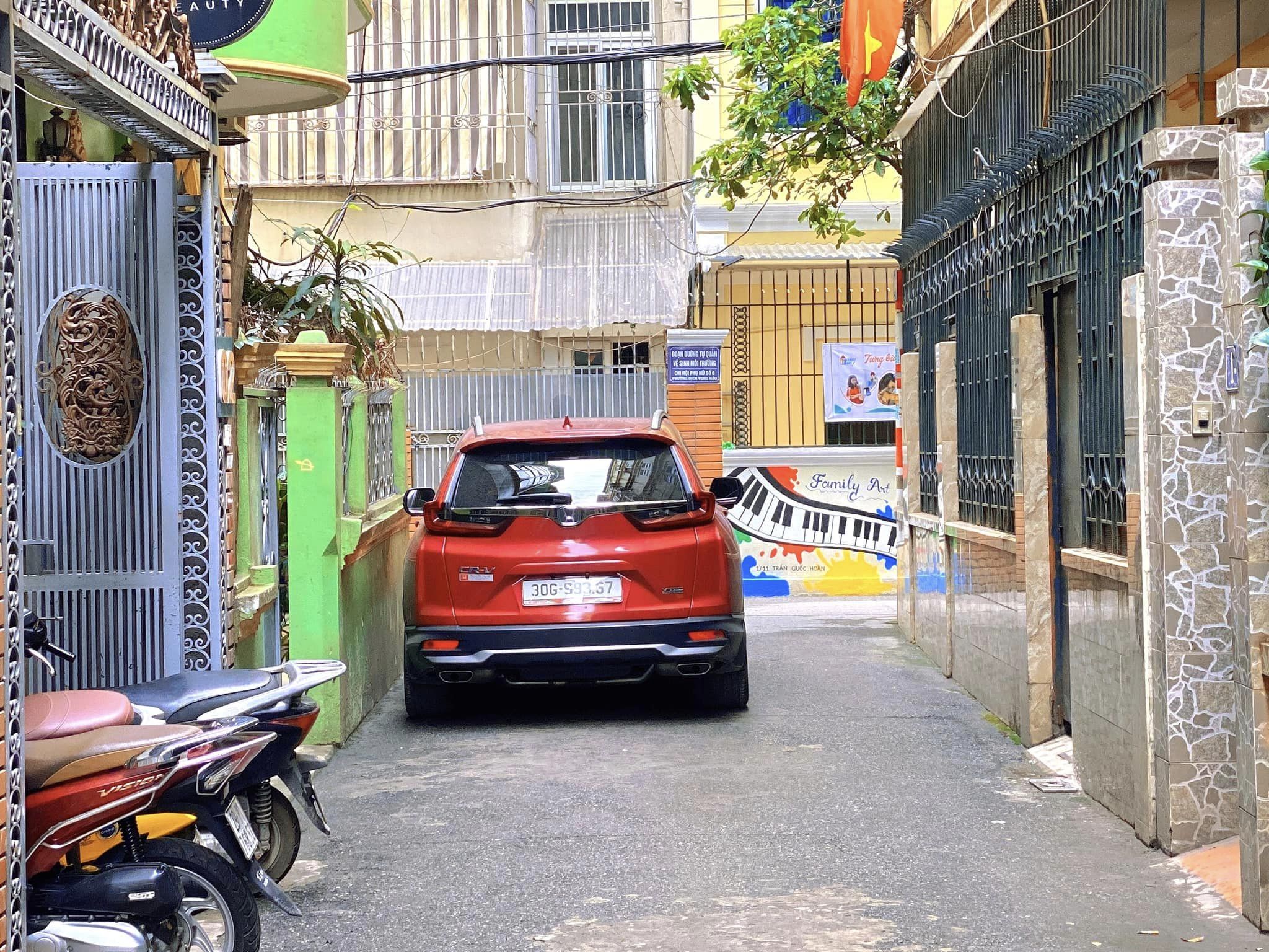 BÁN NHÀ TRẦN QUỐC HOÀN CẦU GIẤY 60M x 5T x 4,5 MẶT TIỀN x 10,5 TỶ PHÂN LÔ CÁN BỘ GARA Ô TÔ Ô TÔ CHẠY VÒNG QUANH THÔNG KHẮP NGÃ KINH DOANH VĂN PHÒNG.