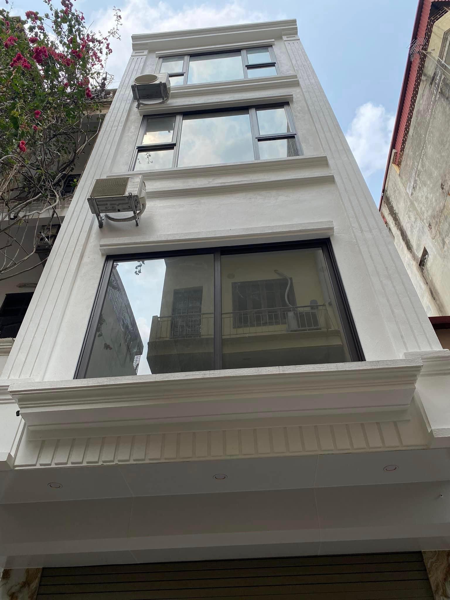 Nhà đẹp phân lô Phố Trần Quốc Hoàn, Quận Cầu Giấy, ô tô, KD, 55m, Mt 4.5m, 10.3 tỷ.