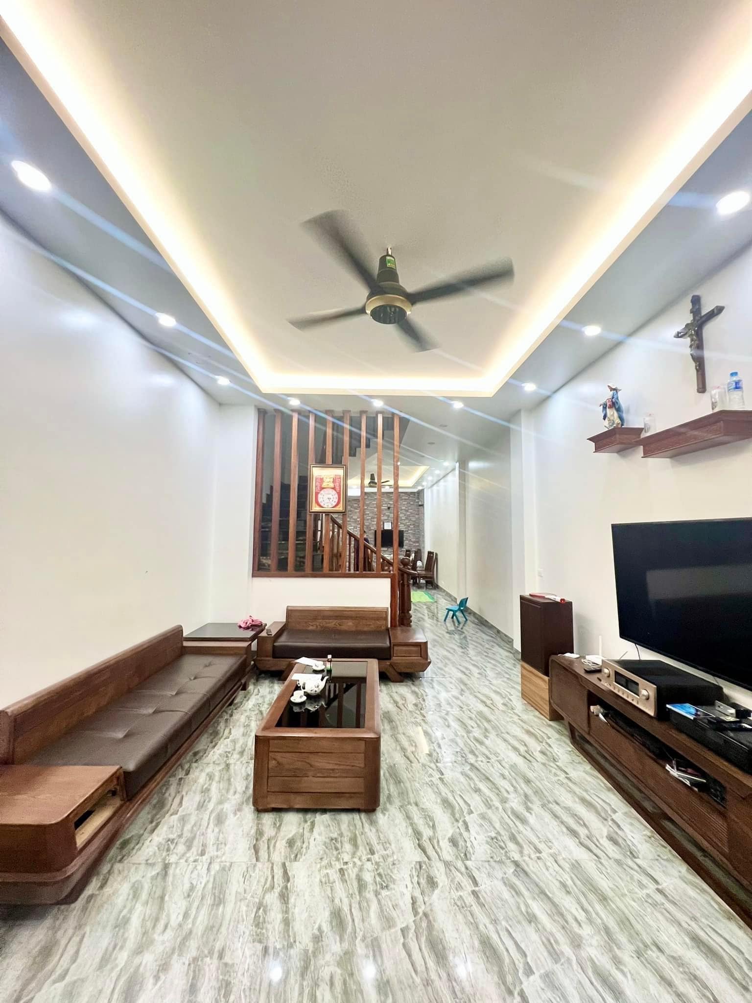 căn nhà DÂN xây dựng KCBT khẳng định - quyền sử dụng đất VUÔNG VẮN - phong cách cổ điển A - TỨ HIỆP - 39M - 5 TẦNG - MT