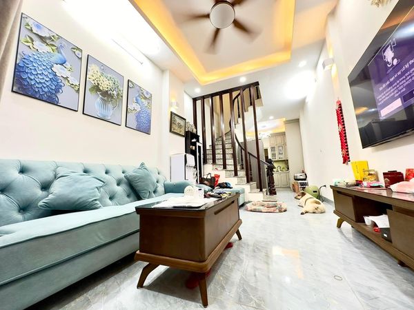 SIÊU PHẨM ĐỐNG ĐA - NHÀ ĐẸP NHƯ TRANH VẼ - TẶNG NỘI THẤT - CÁCH PHỐ 10m KHÔNG GIAN SỐNG TUYỆT VỜI. DIỆN TÍCH 46m2