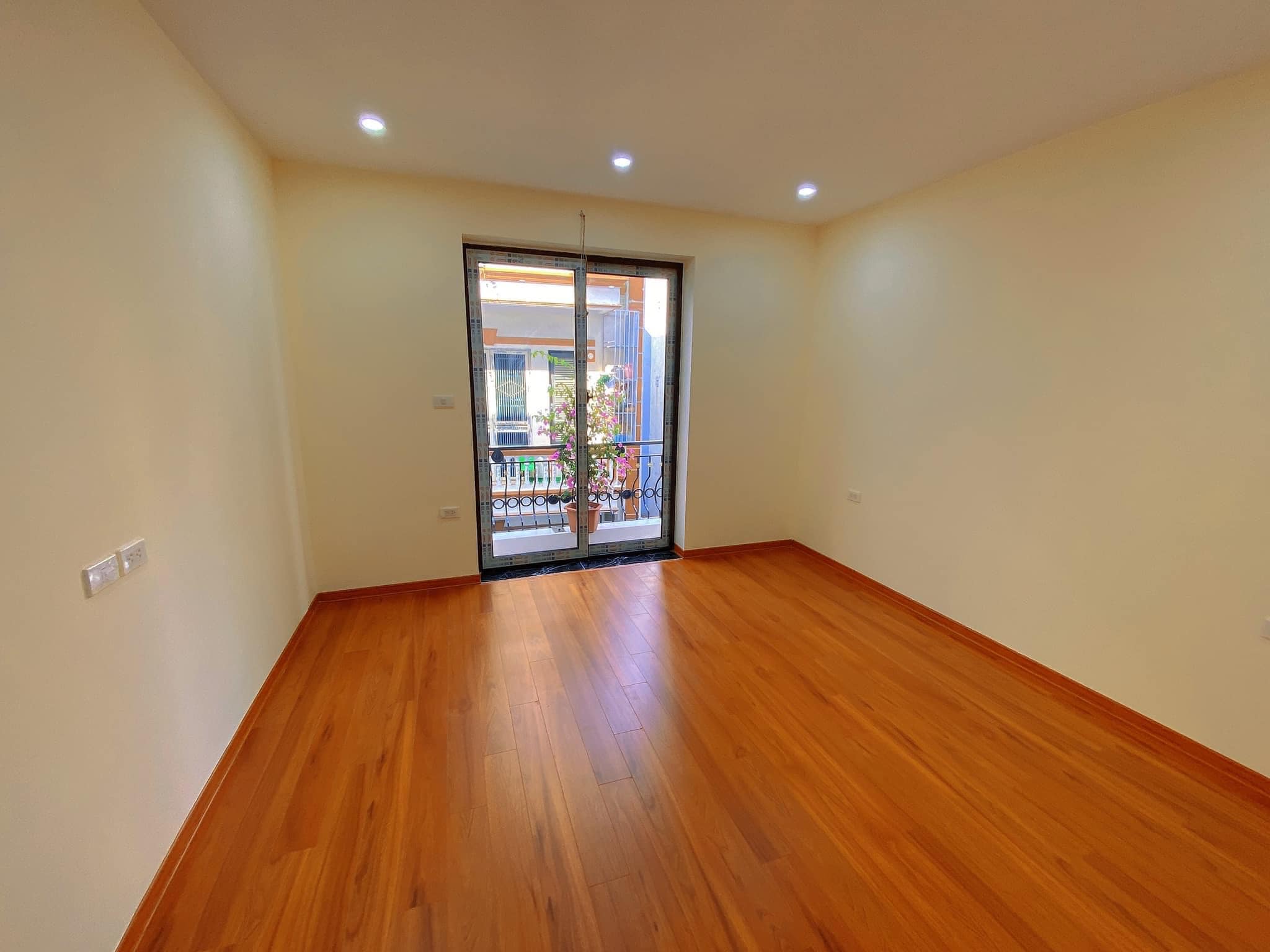 CẦN BÁN GẤP NHÀ NGUYỄN KHANG CẦU GIẤY 50M x 7T x 7,5 MẶT TIỀN x 5PN x 10,5 TỶ NHÀ MỚI ĐẸP 7 TẦNG THANG MÁY HIỆN ĐẠI NGÕ THÔNG KINH DOANH NHỎ Ô TÔ ĐỖ