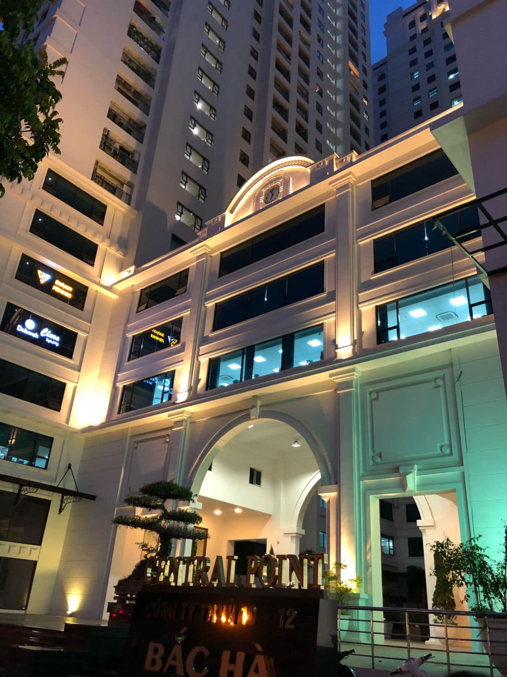 BÁN CĂN HỘ CHUNG CƯ CẦU GIẤY 68M x 3,75 TỶ CỰC HIẾM CĂN HỘ 5 SAO 2 PHÒNG NGỦ BAN CÔNG MẶT PHỐ TRUNG KÍNH - HƯỚNG ĐÔNG NAM QUANH NĂM MÁT MẺ