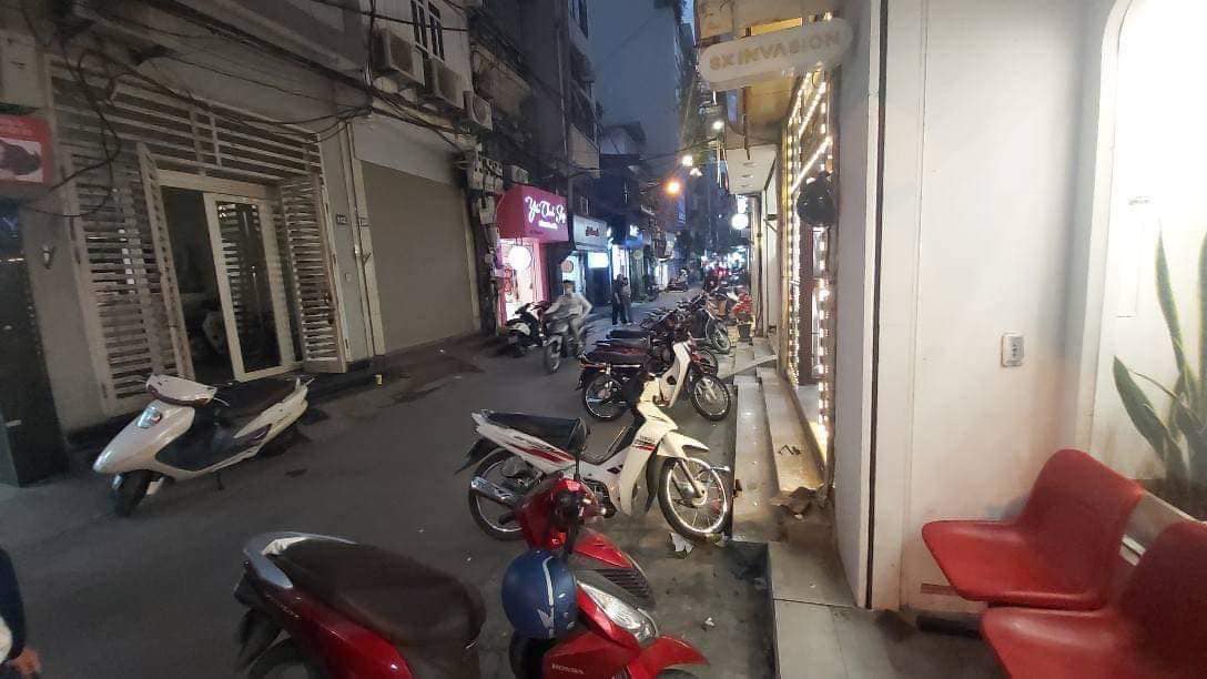 Bán Nhà Mặt Phố Đông Các Đống Đa Kinh Doanh Đỉnh 107m 3T Giá 17. tỷ