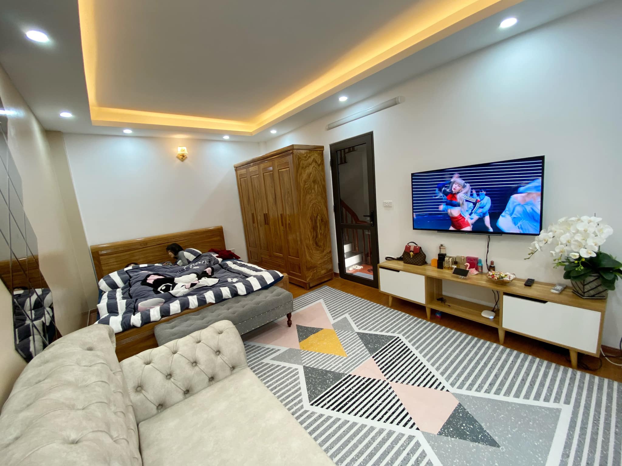 Bán căn nhà 93m2 phố Âu Cơ, Tây Hồ Chủ tự xây 12 ngủ 10m Ô tô tránh 7.3 Tỷ