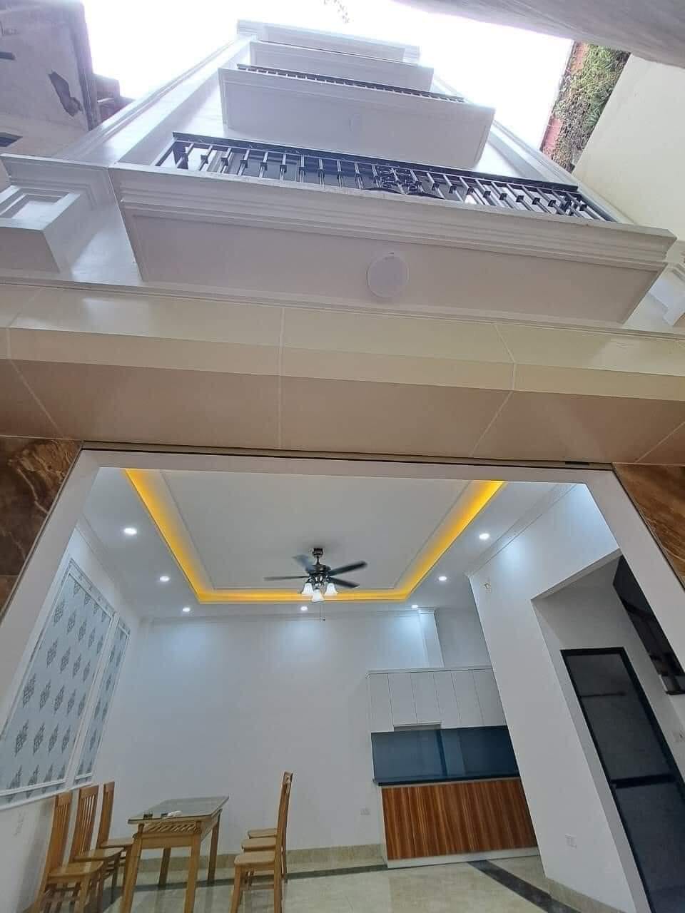 BÁN NHÀ TÔN ĐỨC THẮNG, ĐỐNG ĐA, 10M RA HỒ, Ô TÔ, 47M2 5T, GIÁ 5.7 TỶ