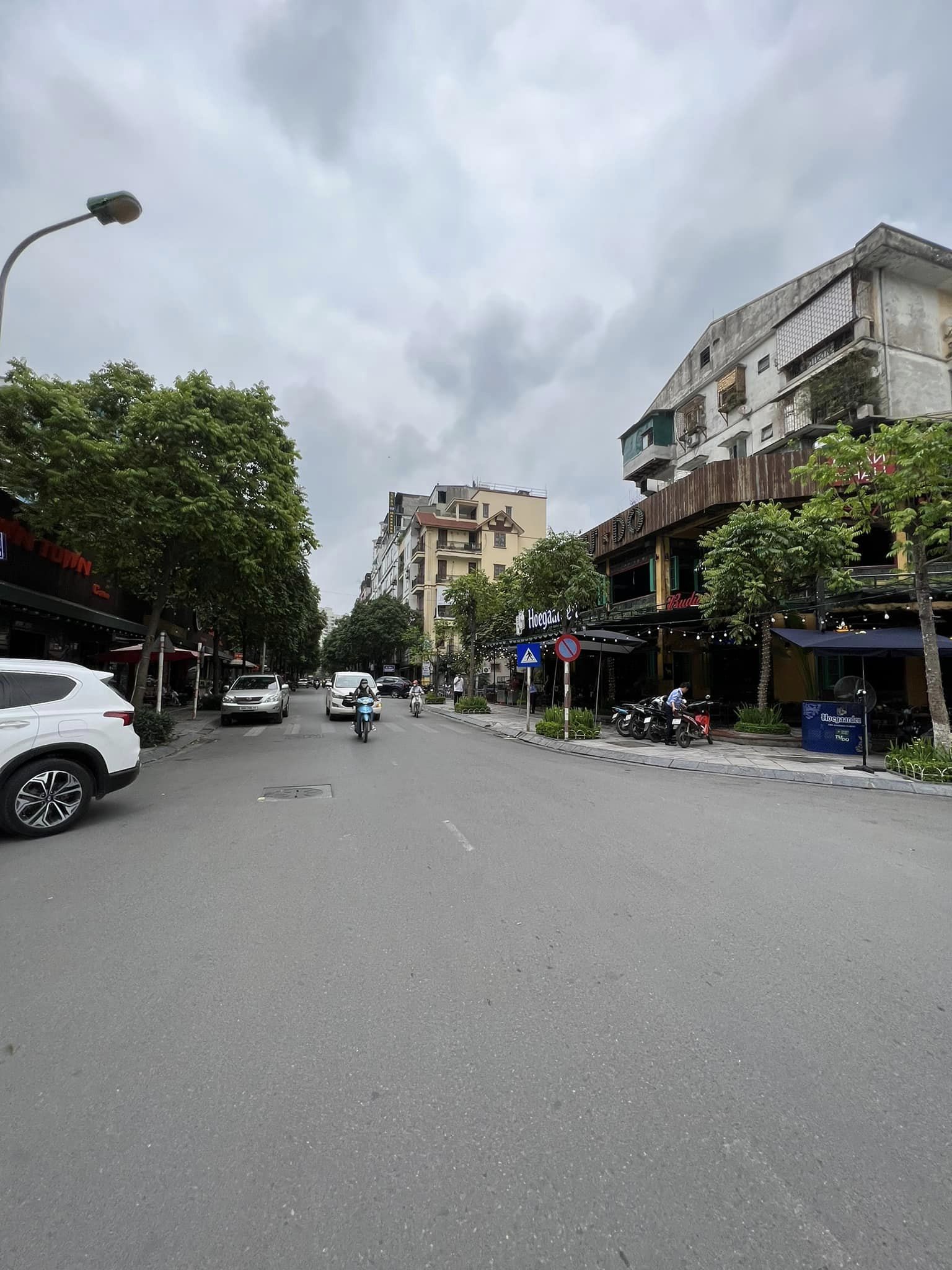 PHÂN LÔ CHÙA HÀ - NGUYỄN VĂN HUYÊN- Ô TÔ DỪNG ĐỖ NGÀY ĐÊM - KINH DOANH VĂN PHÒNG - KHU DÂN TRÍ CAO CỦA CẦU GIẤY. DIỆN