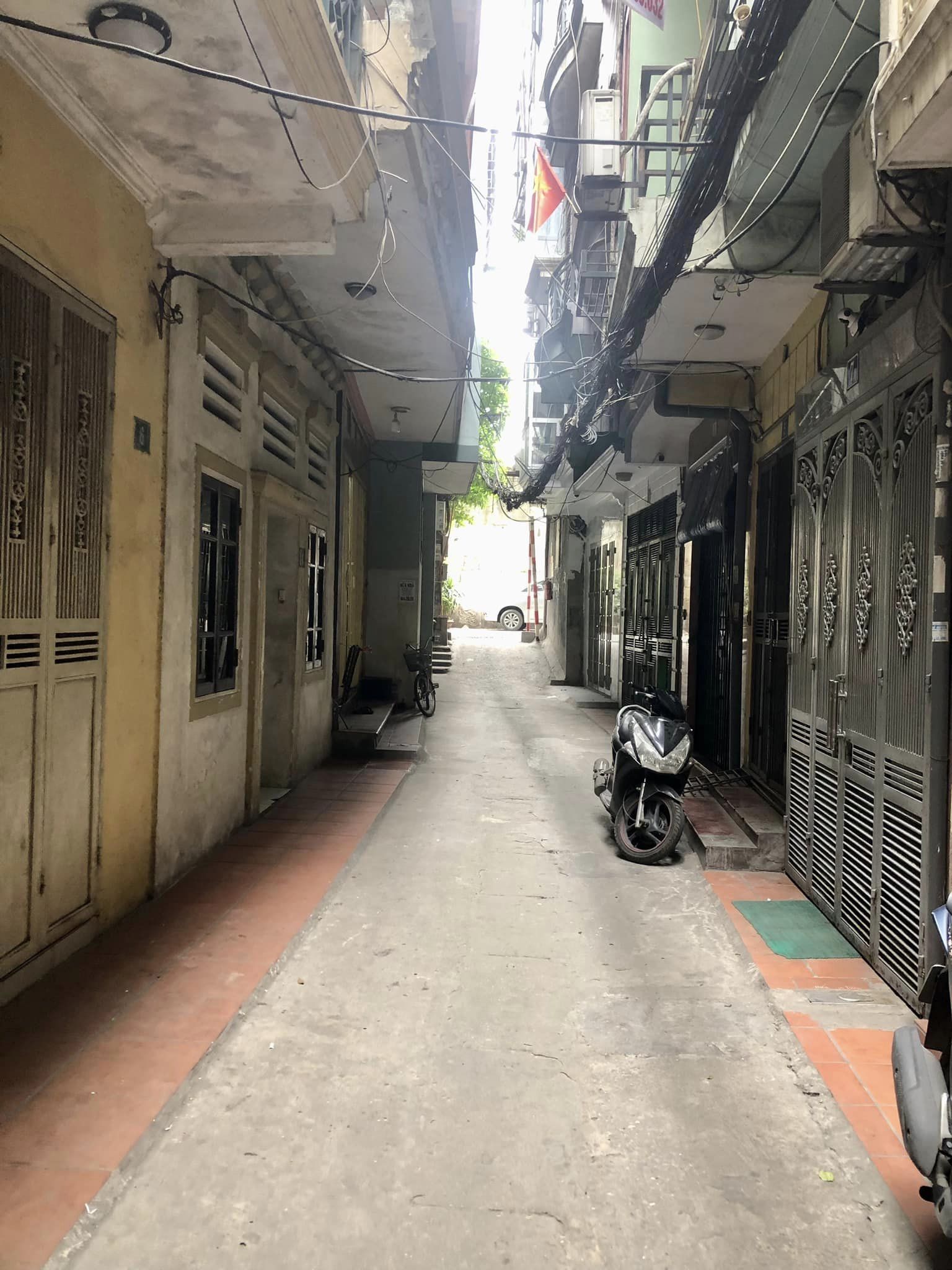 Bán Gấp-Nhà Hồng Hà, Hoàn Kiếm-51M2- MT gần 5m, Chỉ 4.5 Tỷ, Kinh Doanh nhỏ, Ô tô tránh 20m