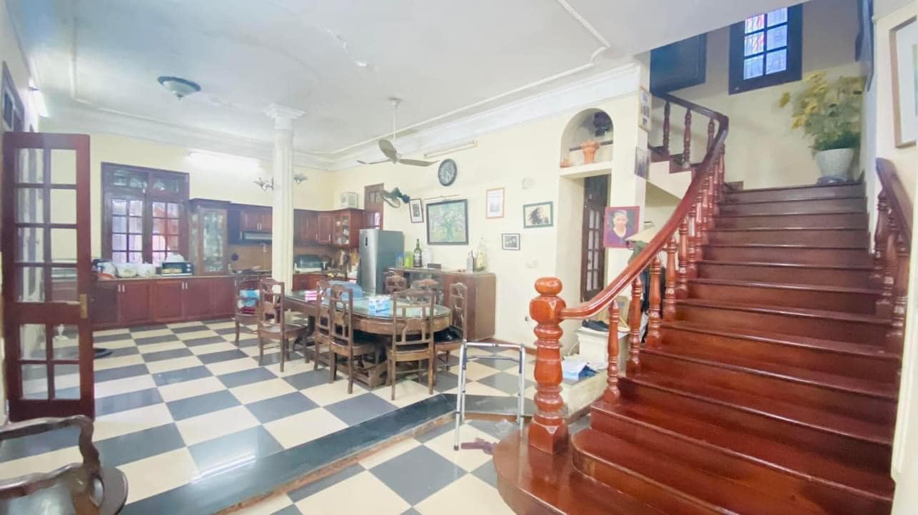 Bán căn nhà 83m2 phố Âu Cơ, Tây Hồ Dân xây 6 ngủ Ô tô tránh 10m 6.7 Tỷ