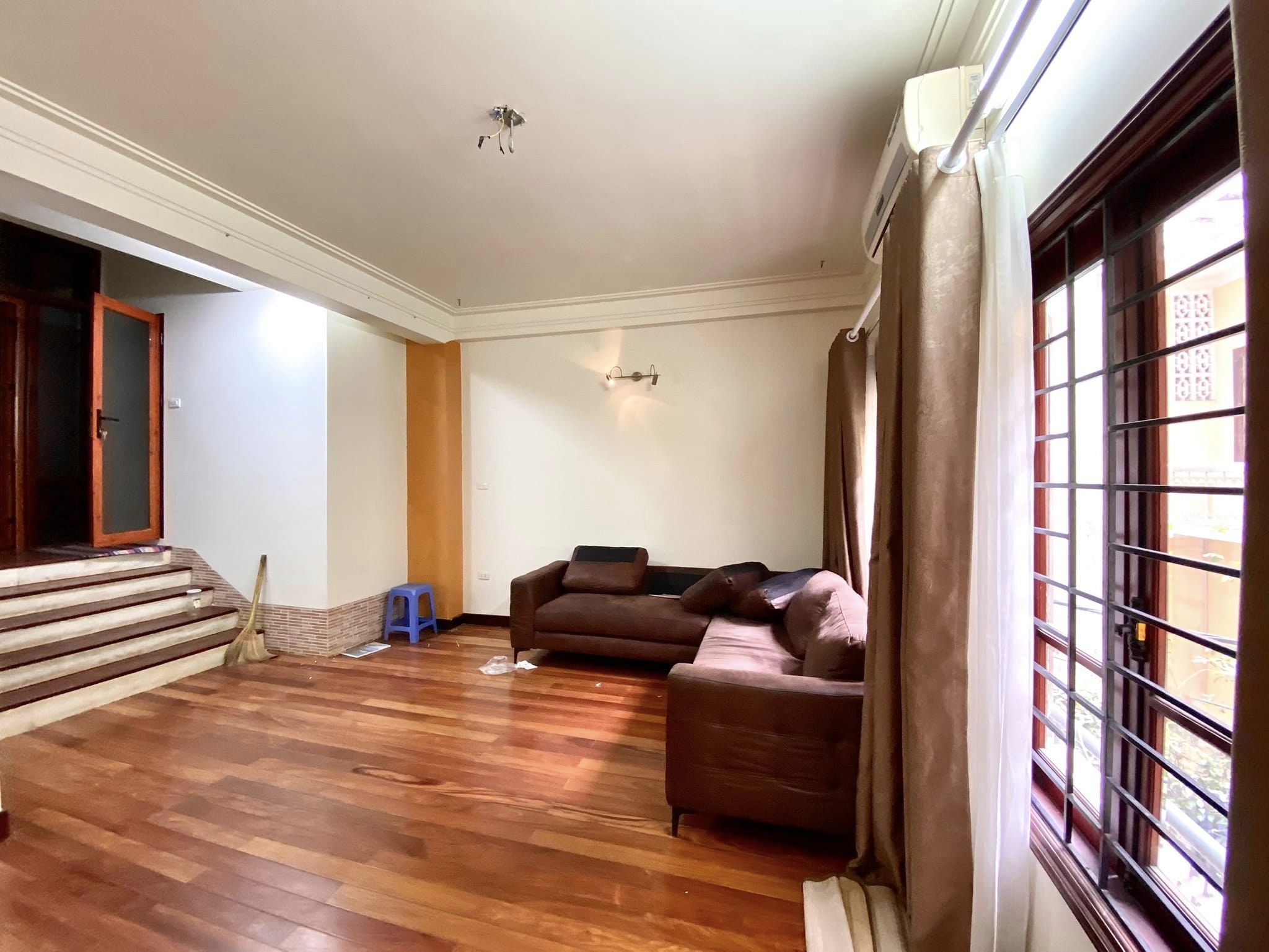 Bán căn nhà 50m2 phố Âu Cơ, Tây Hồ Dân xây 4 phòng ngủ 10m Mặt phố 3.4 Tỷ