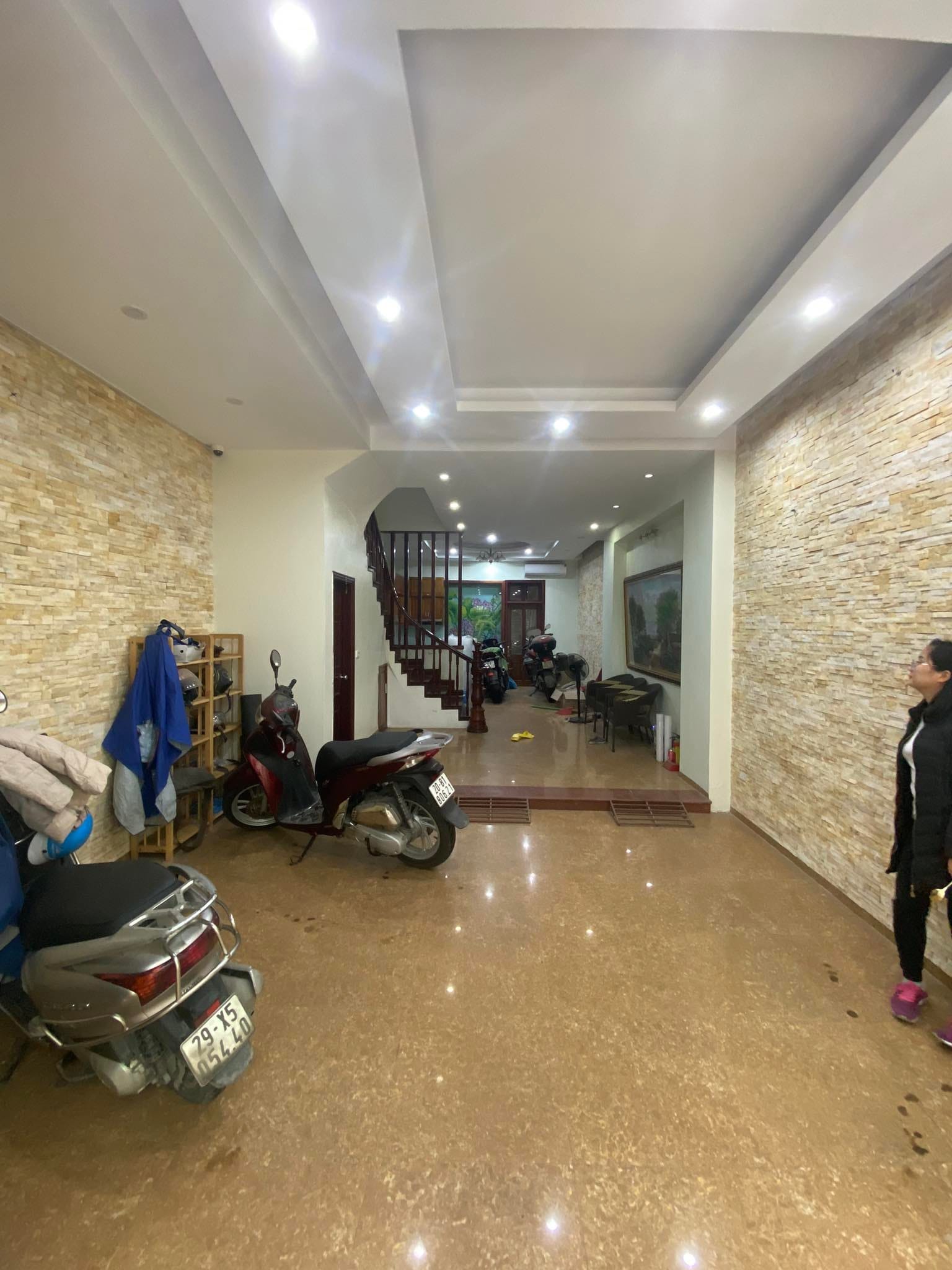 HOT HOT !!! PHÂN LÔ Ô TÔ ĐỖ CỬA, KINH DOANH, VĂN PHÒNG, 5 TẦNG DT 65M GIÁ 10.5 TỶ.