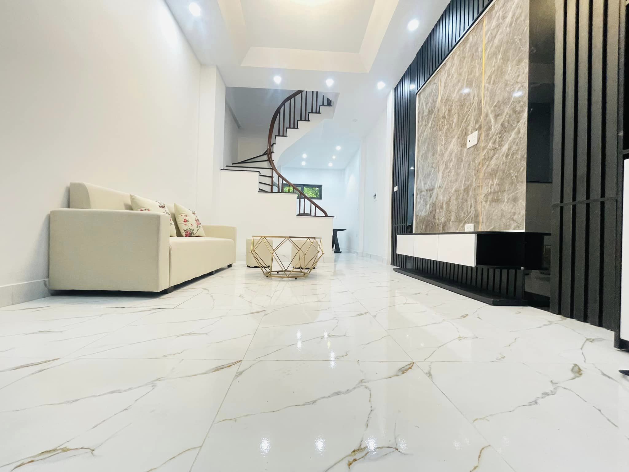 BÁN NHÀ 4 TẦNG PHỐ QUAN NHÂN, NGÕ RỘNG, GẦN PHỐ, NHÀ ĐẸP Ở NGAY NHỈNH 4 TỶ.