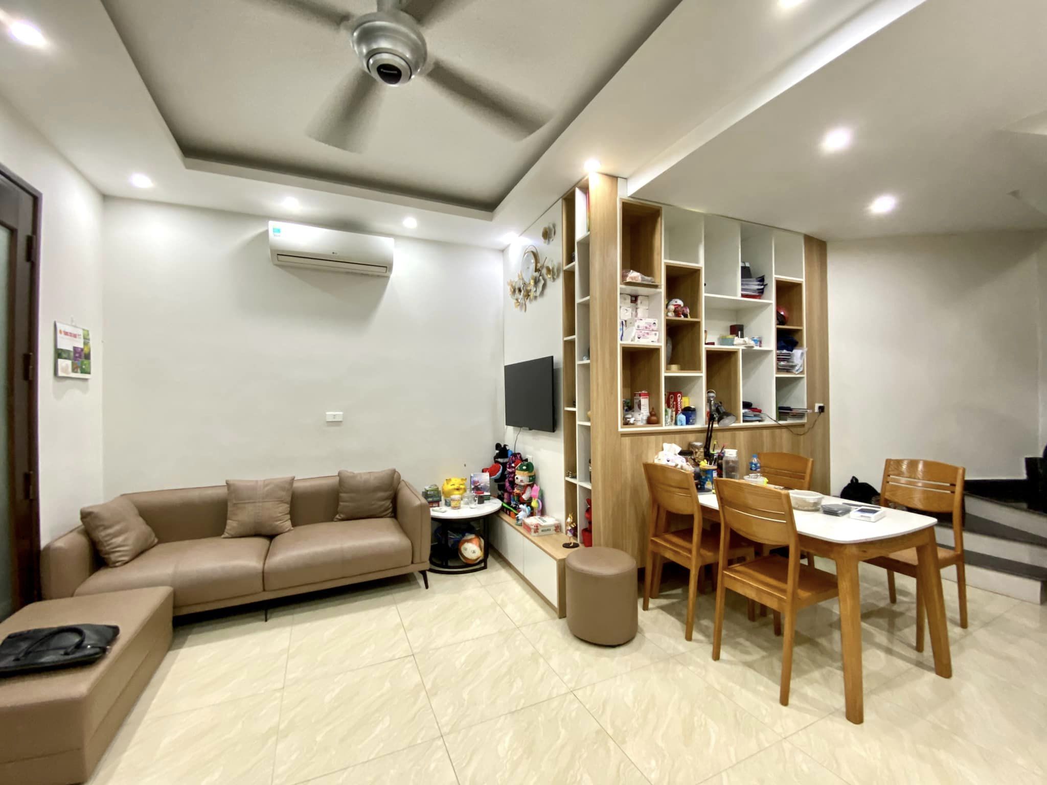 Bán ngôi nhà 63m2 F361 An Dương, Tây Hồ Chủ tự xây Ô tô dừng đỗ 10m Ô tô tránh 4.3 Tỷ