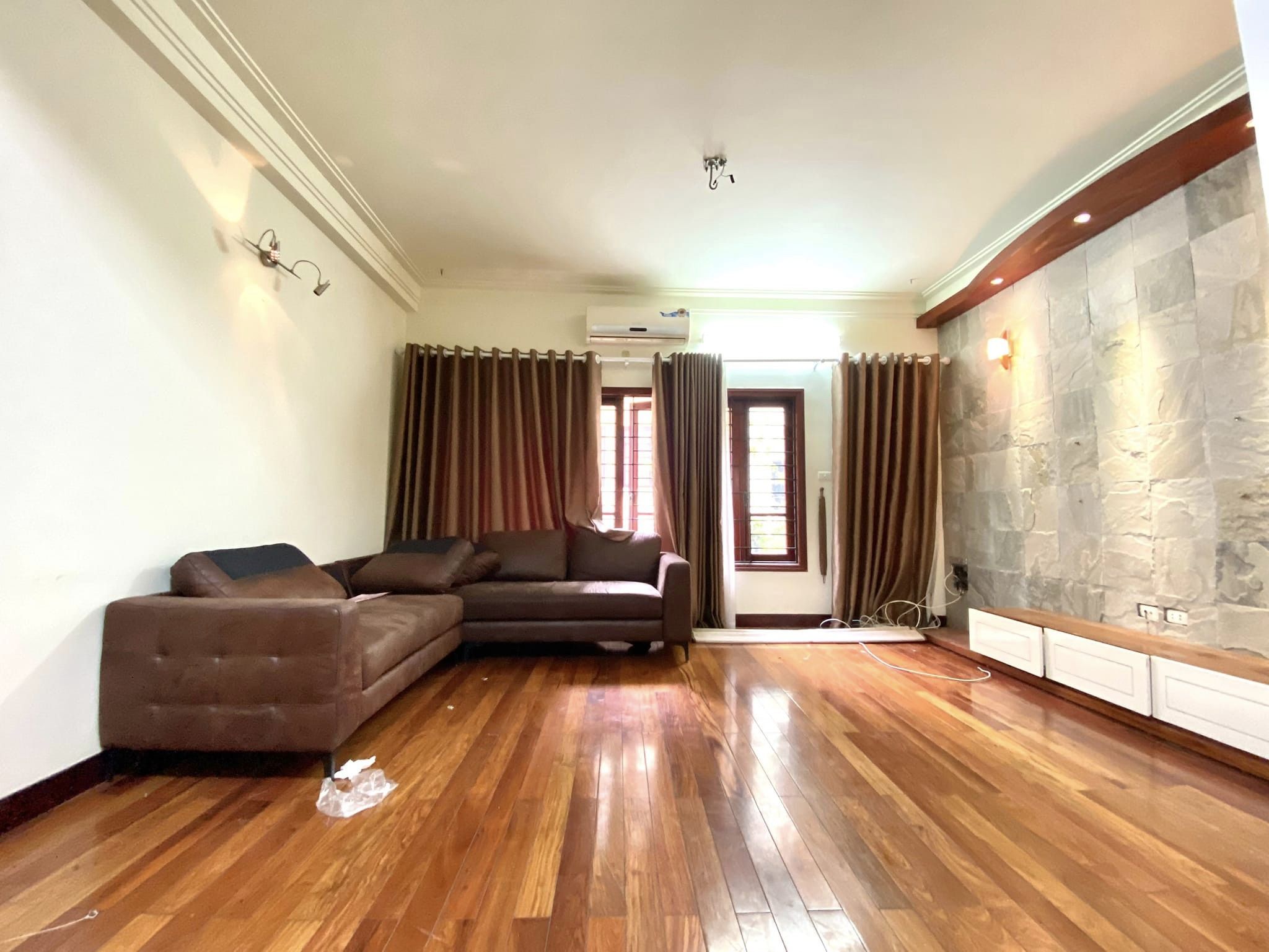 Bán ngôi nhà 48m2 phố Âu Cơ, Tây Hồ Chủ tự xây 4 phòng ngủ 10m Ô tô tránh 3.5 Tỷ