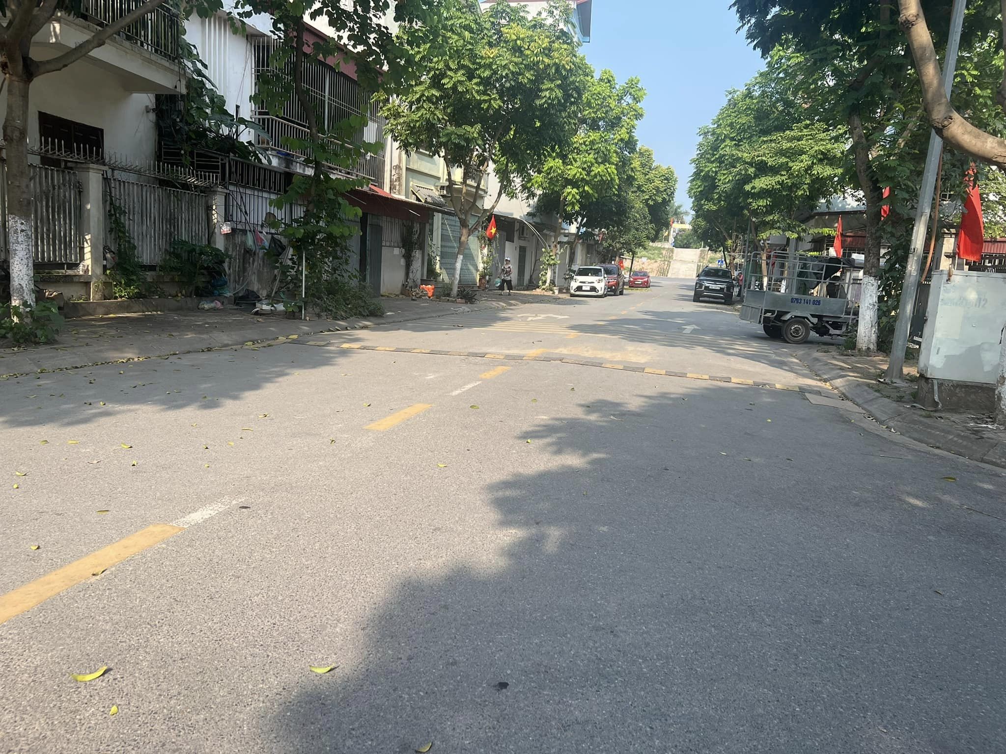 BÁN NHÀ BIỆT THỰ GIANG BIÊN-LONG BIÊN 165M MT30m hơn 15 tỷLô góc kinh doanh Gara Ô tô vỉa hè rộng