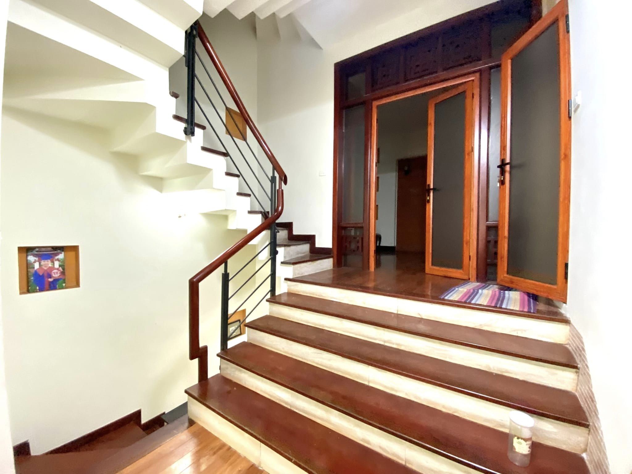 Bán căn nhà 50m2 phố Âu Cơ, Tây Hồ Dân xây 4 ngủ 2 Ô tô tránh 10m 3.5 Tỷ