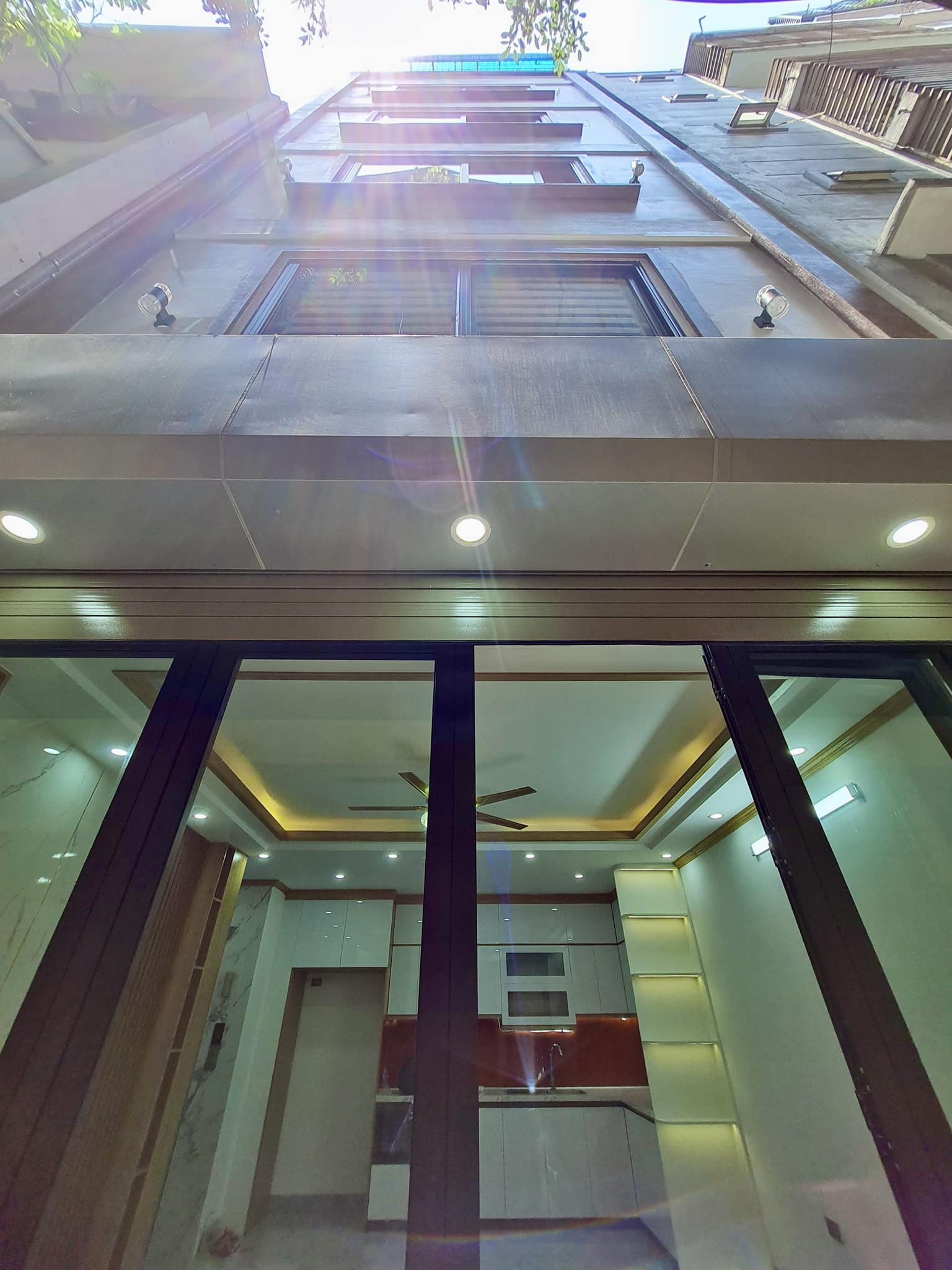 BÁN NHÀ 6 PHỐ CHÙA BỘC, NGÕ THÔNG TAM KHƯƠNG, 6 TẦNG THANG MÁY, NHÀ ĐẸP Ở NGAY.